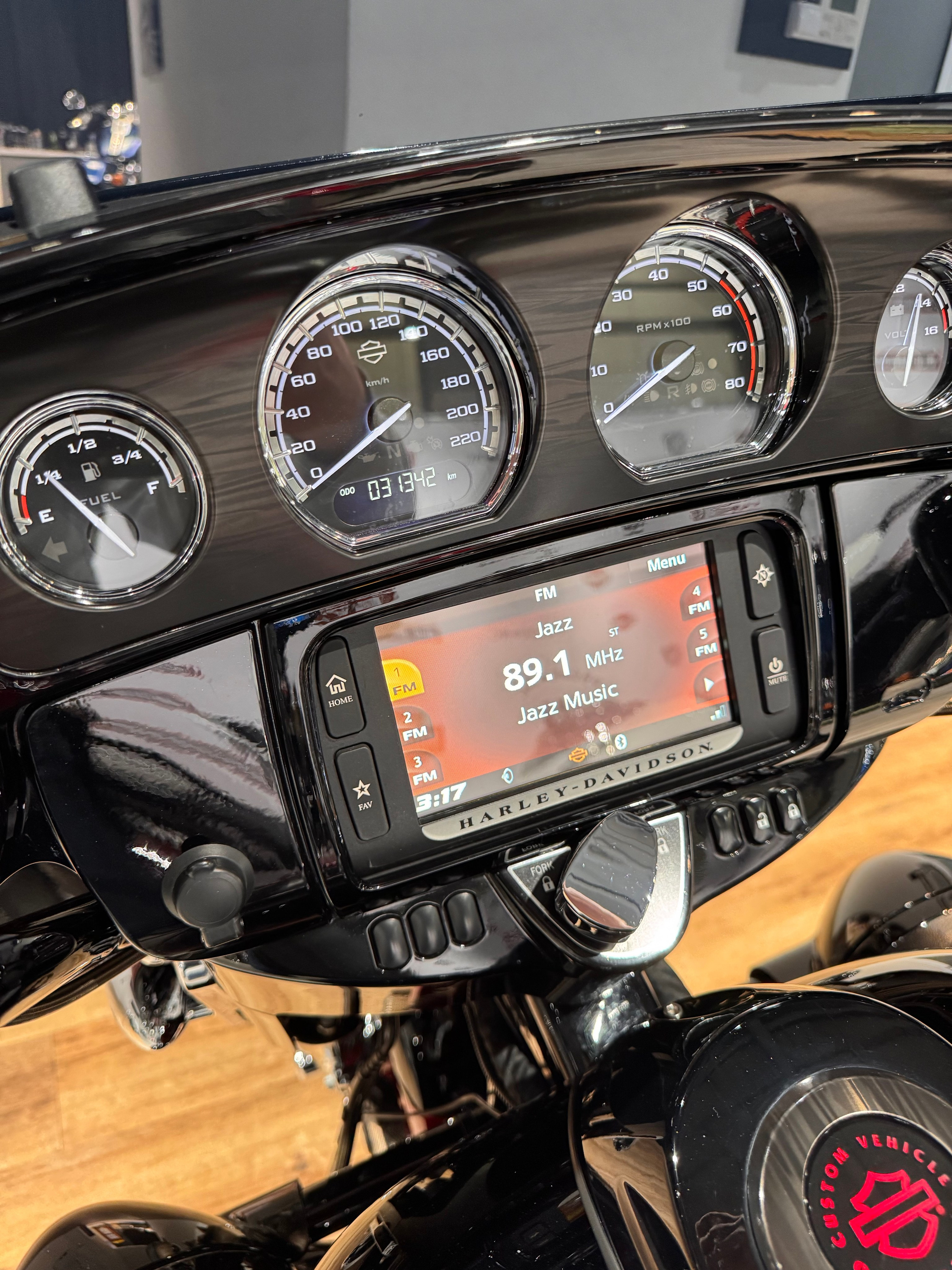 Купить Harley-Davidson 114 CVO Street Glide Special (Touring) — подробнее на сайте. Hello Davidson, Москва. Только хорошие мотоциклы…