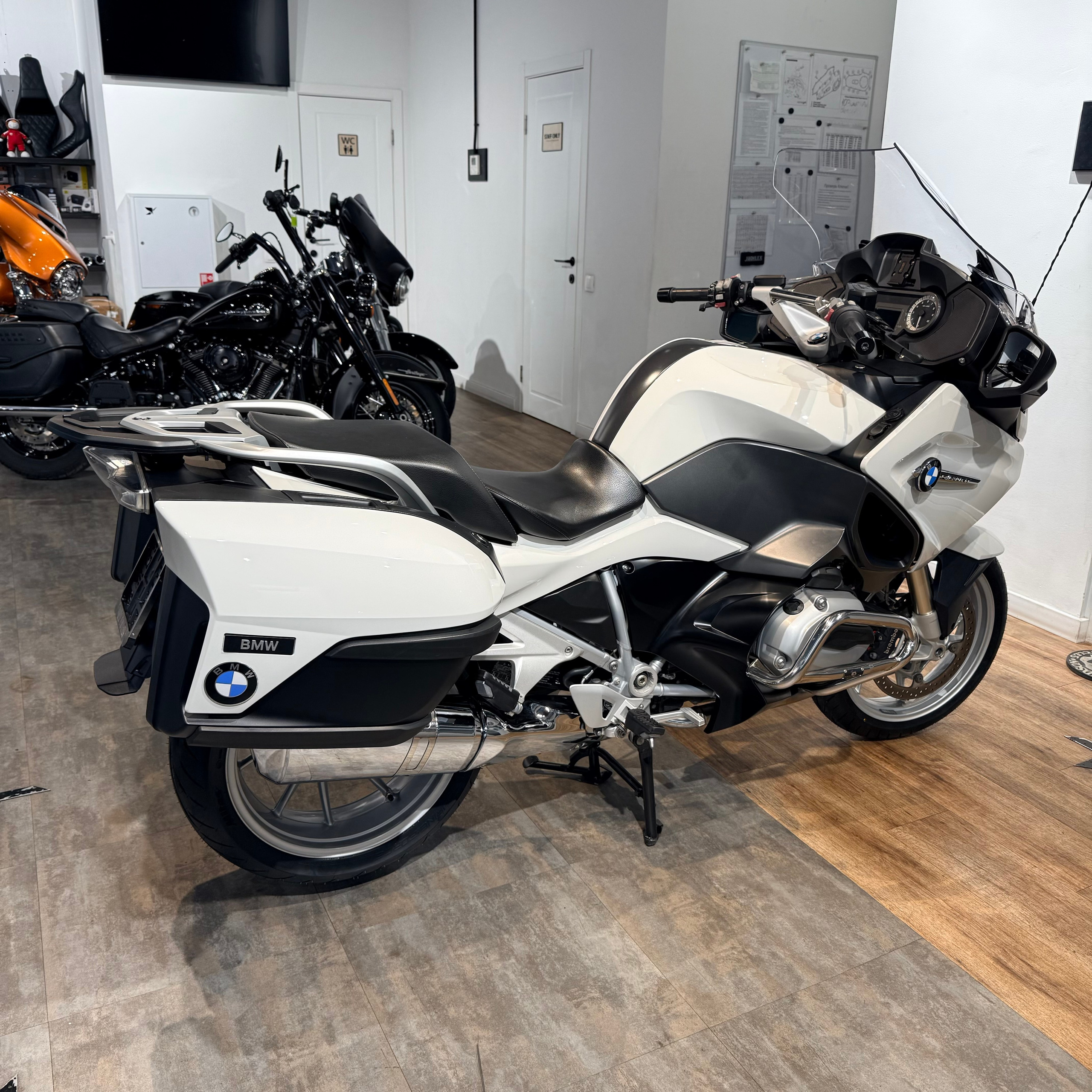 2015 BMW R1200RT Alpine White (VIN *WB10*5073). Hello Davidson, Москва. Только хорошие мотоциклы…