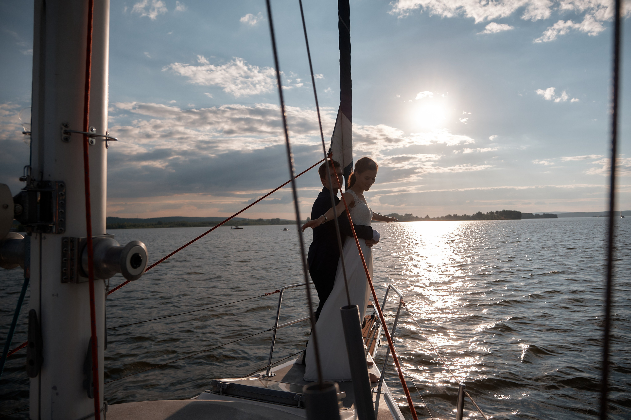 Яхта парус. Свадьба. Свадебный и портретный фотограф в Екатеринбурге Александр Блюденов