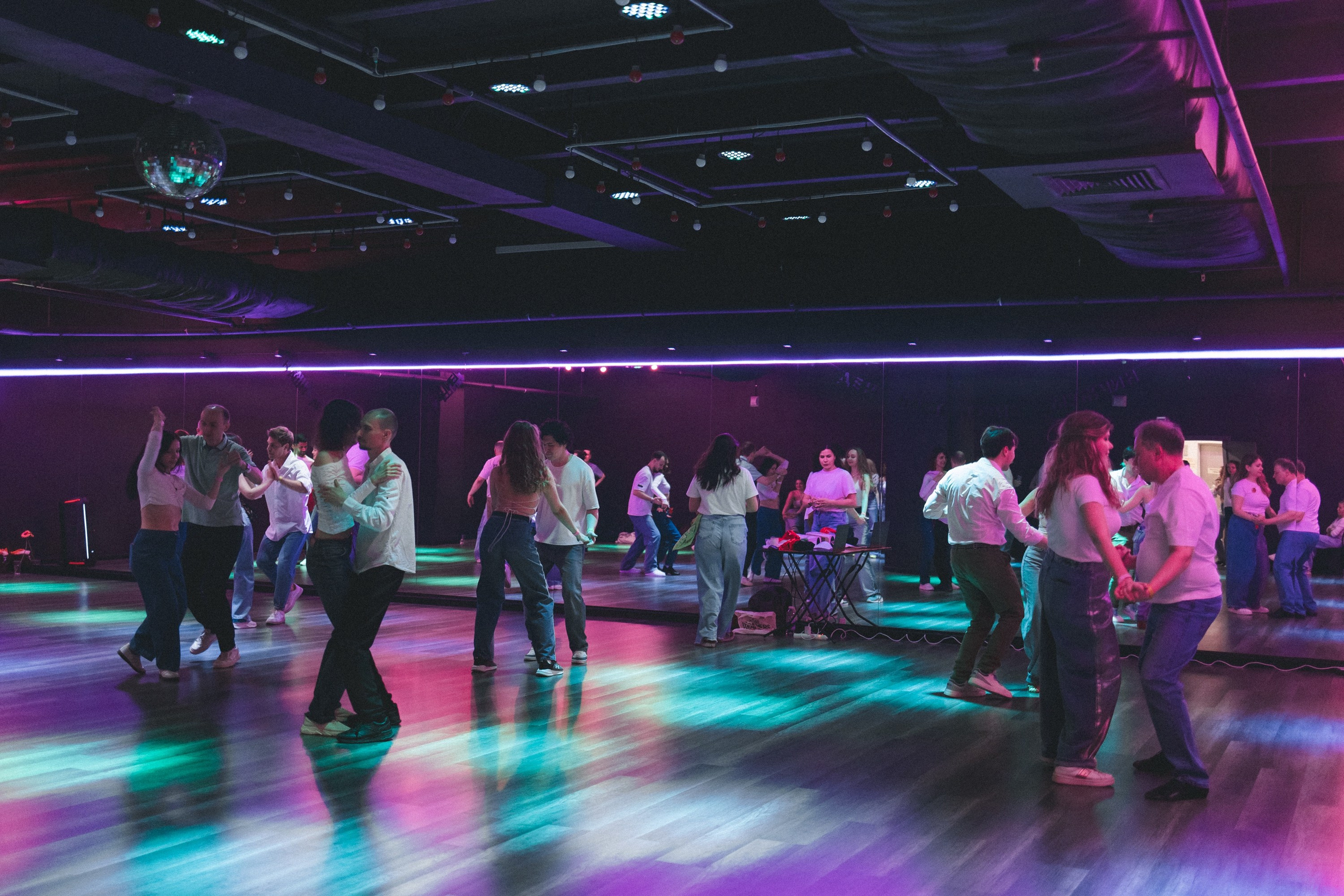 Танцевальная вечеринка) В ритме вечера. Репортажная фотосъёмка мероприятий и бизнес-конференций в Москве — Татьяна Фомичёва