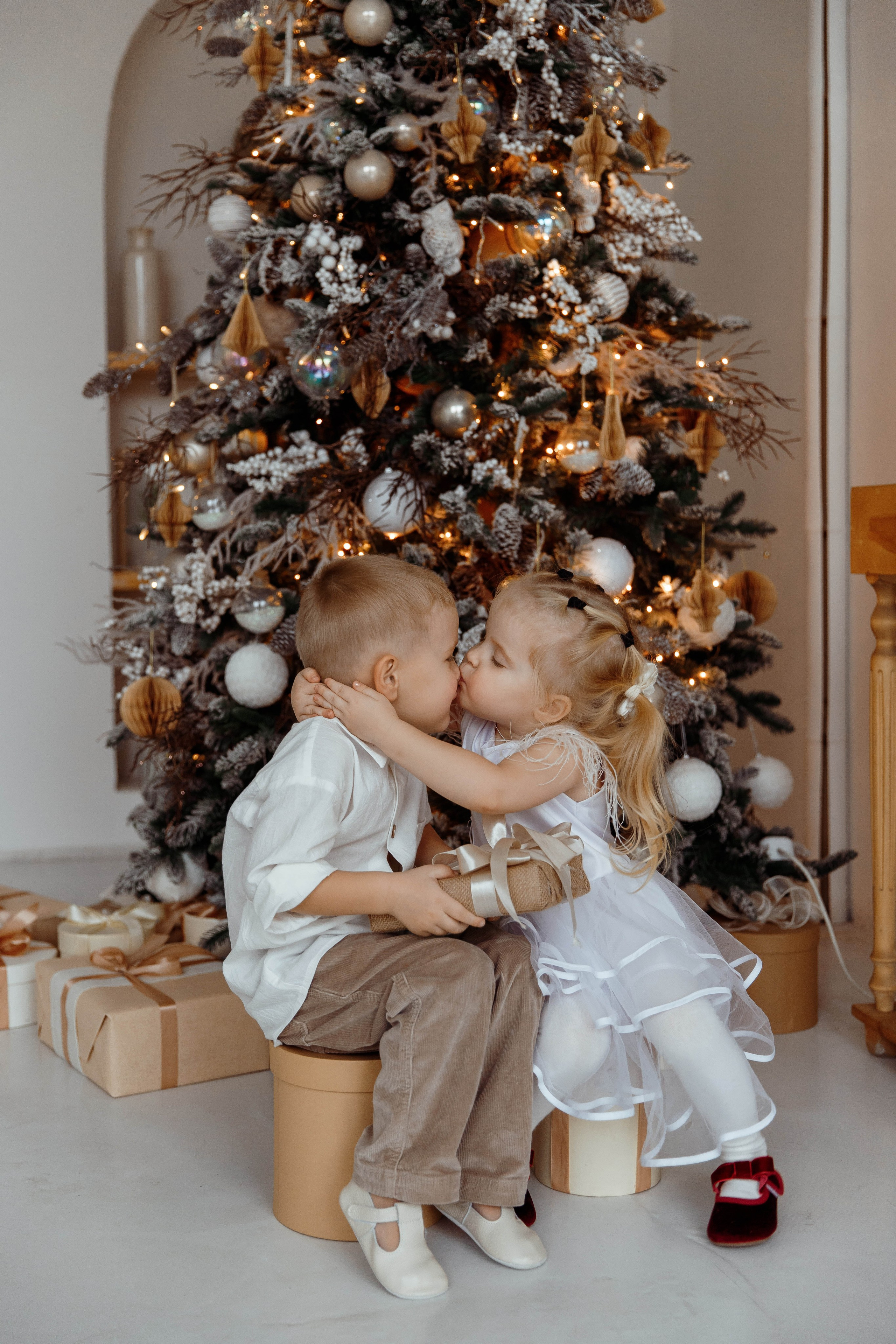 Семейная новогодняя фотосессия в студи Мимика. Фотограф Александра Сыщенко