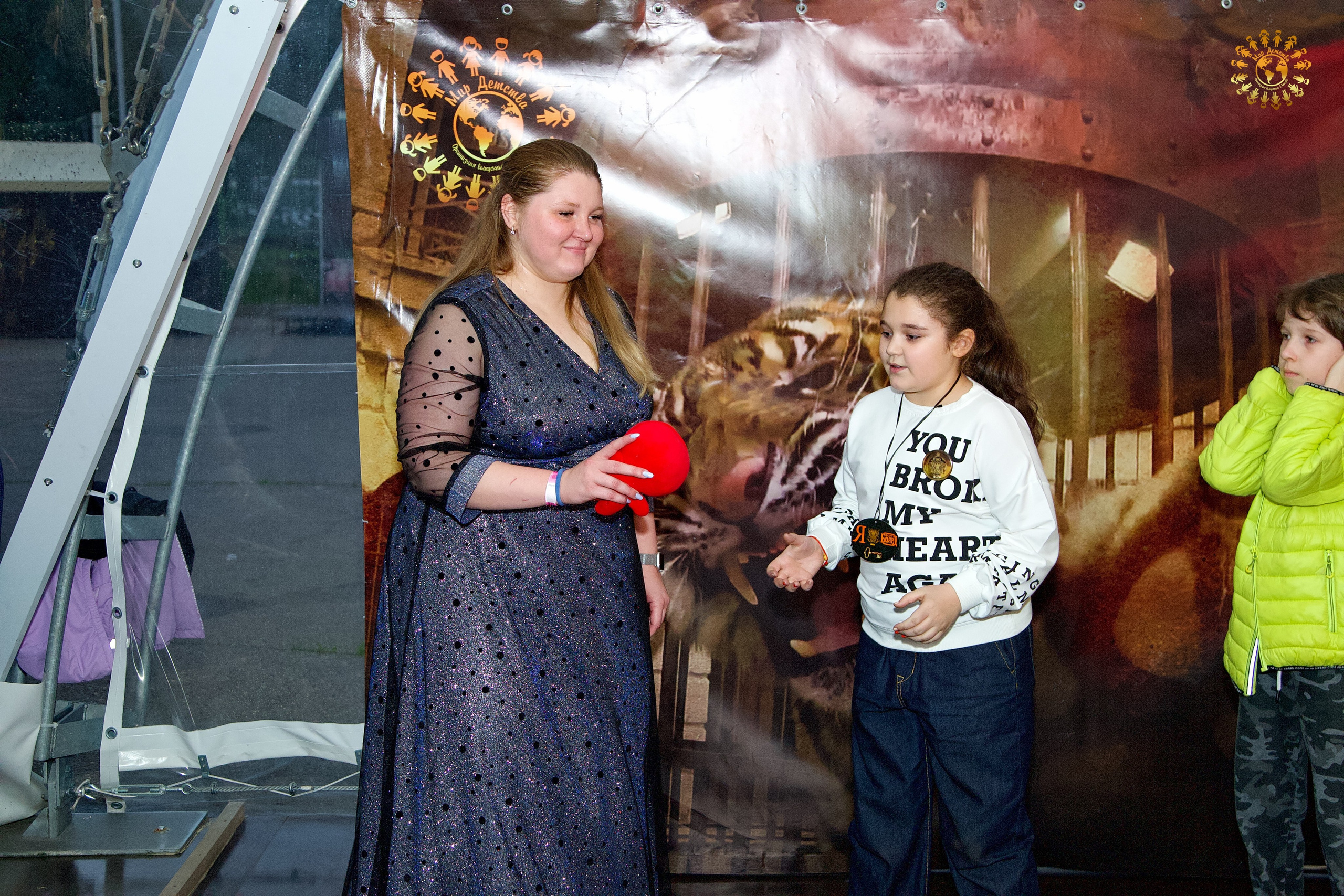 Выпускной 2023 (Школа 1195, 4-й класс). Репортажная съемка в Москве и области. Анималистика