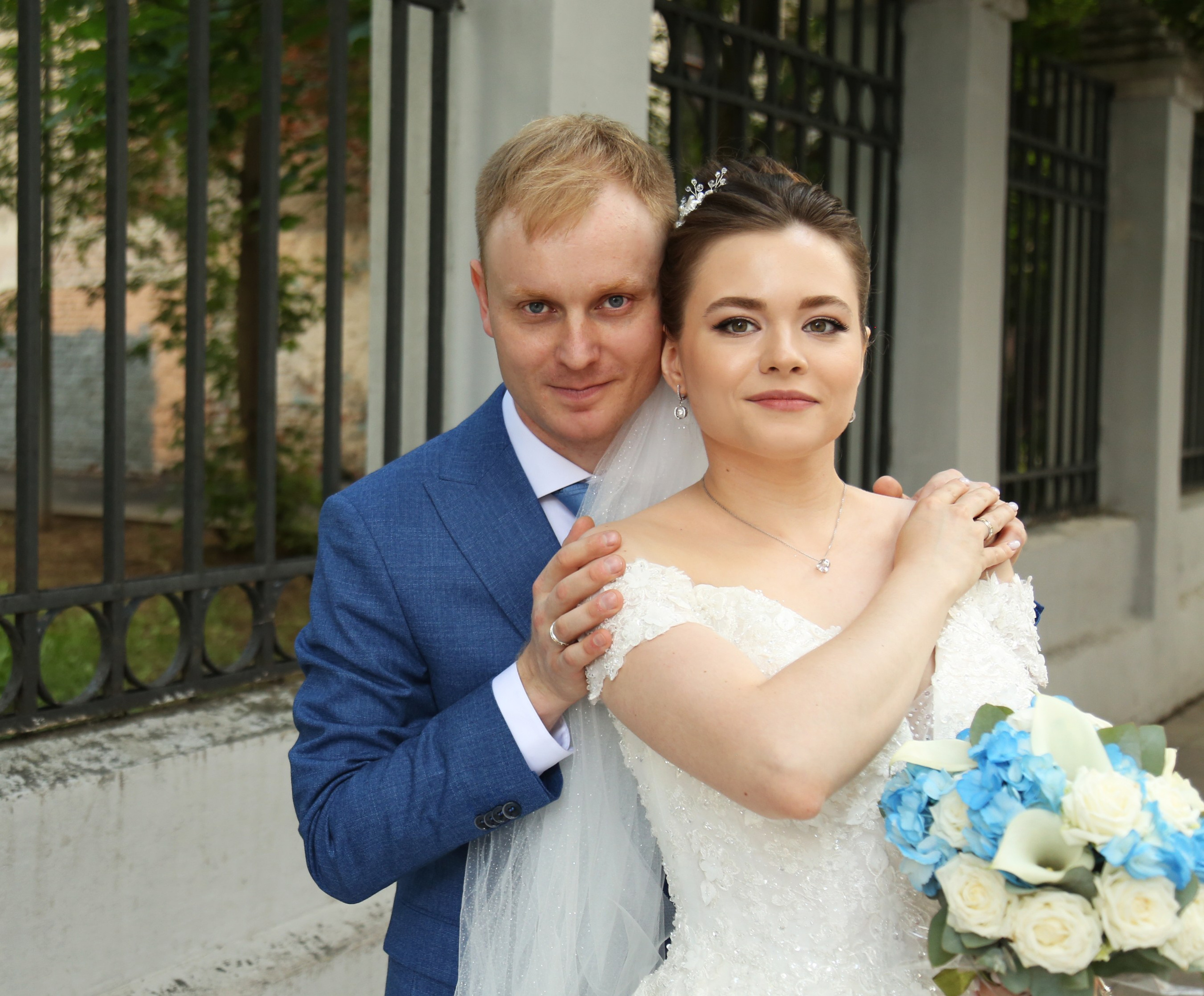 В ЗАГСе Грибоедовском свадебная фотосессия в Москве прошла для Александра и Евгении. Фотосессия в студии в Москве от профессионального фотографа услуги по доступным ценам