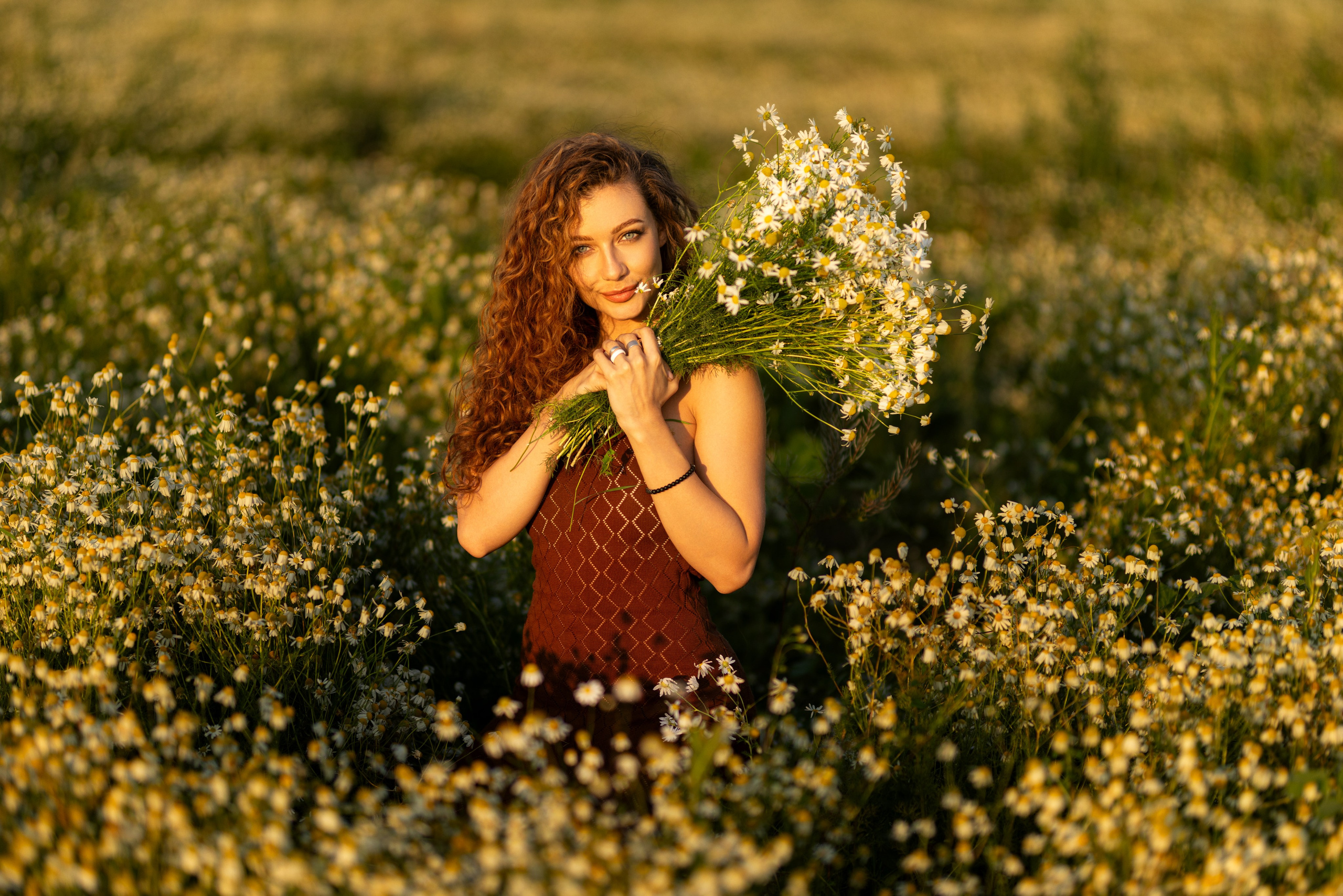 Фотосет на рассвете с Дианой в поле ромашек и пшеницы в формате для «себя». Дмитрий Шульгин, портретный фотограф в Воронеже
