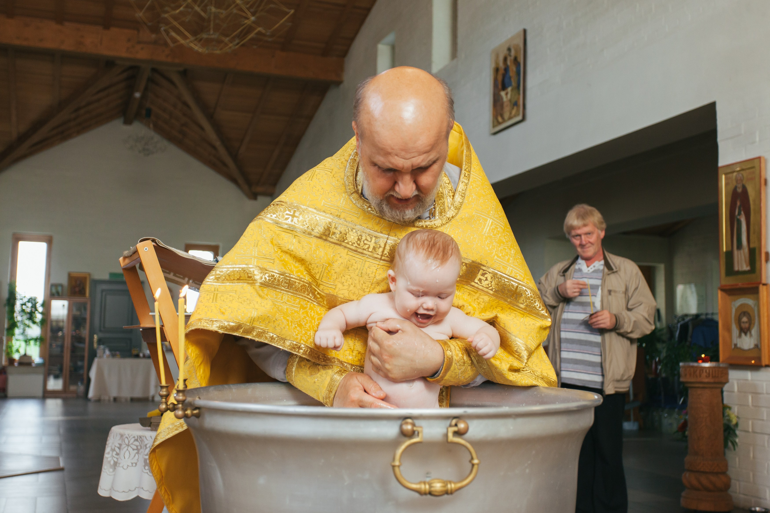 Крещение храм Сошествия святого Духа, г. Колпино. Фотограф на крещение в Санкт Петербурге