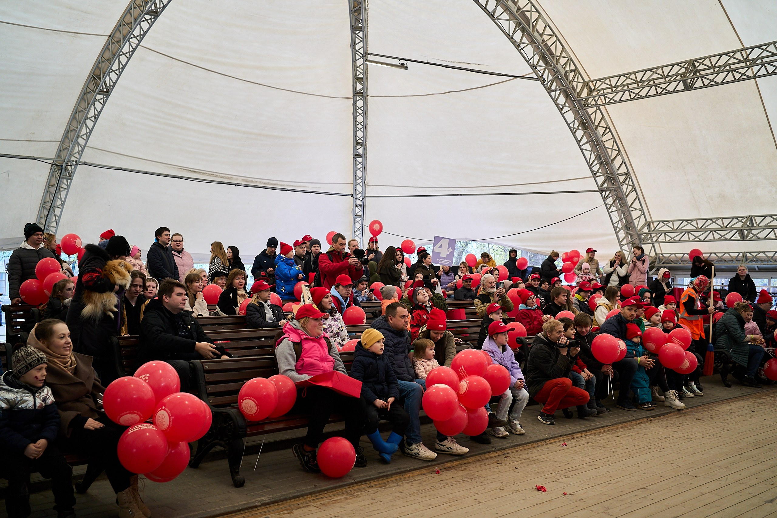 Субботник у Управления делами Мэра и Правительства Москвы. Фотограф и Видеограф в Москве. Олег Корушев