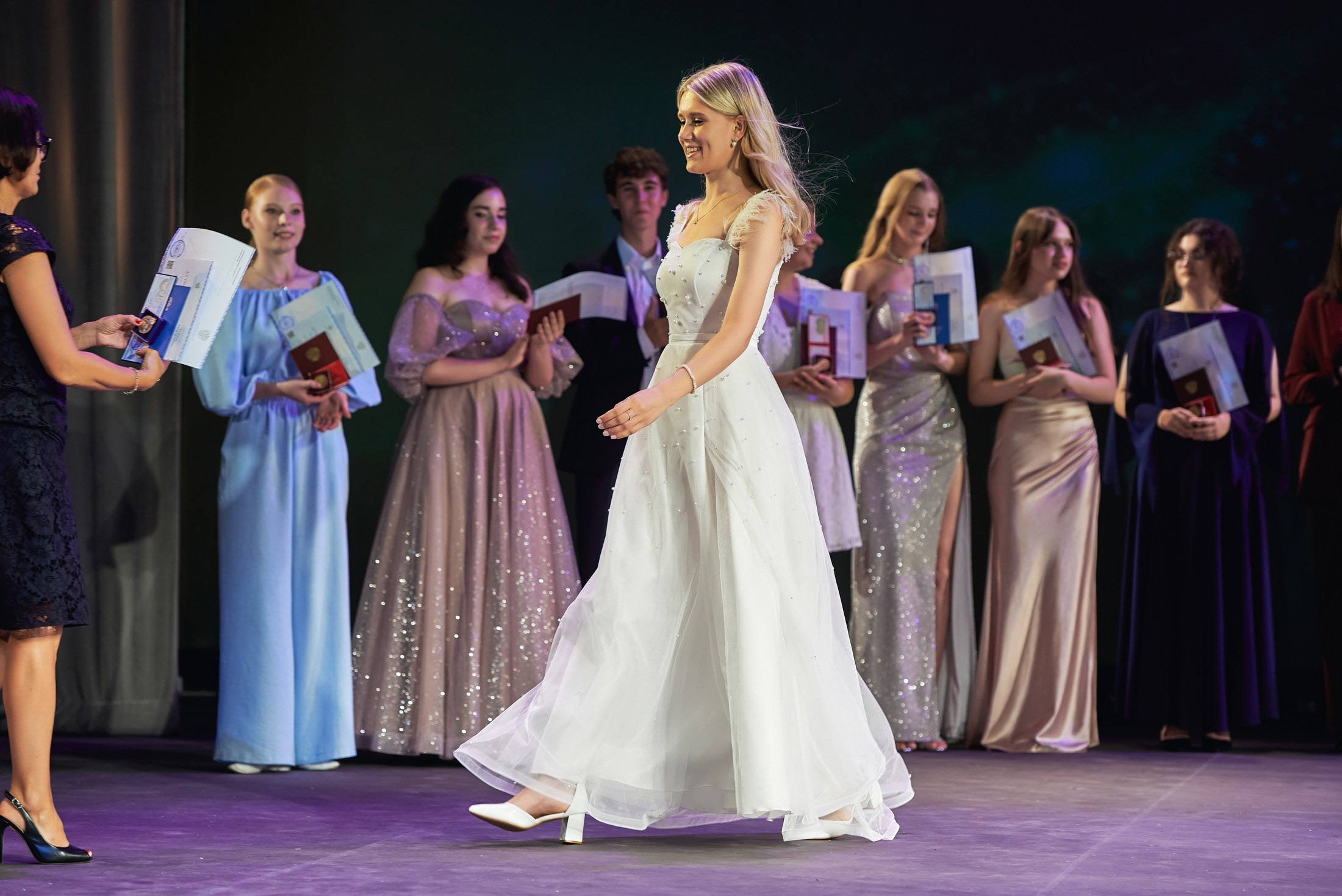 Фотограф на выпускной. Свадебный репортажный и фуд фотограф в Барнауле Гайфулин Виталий