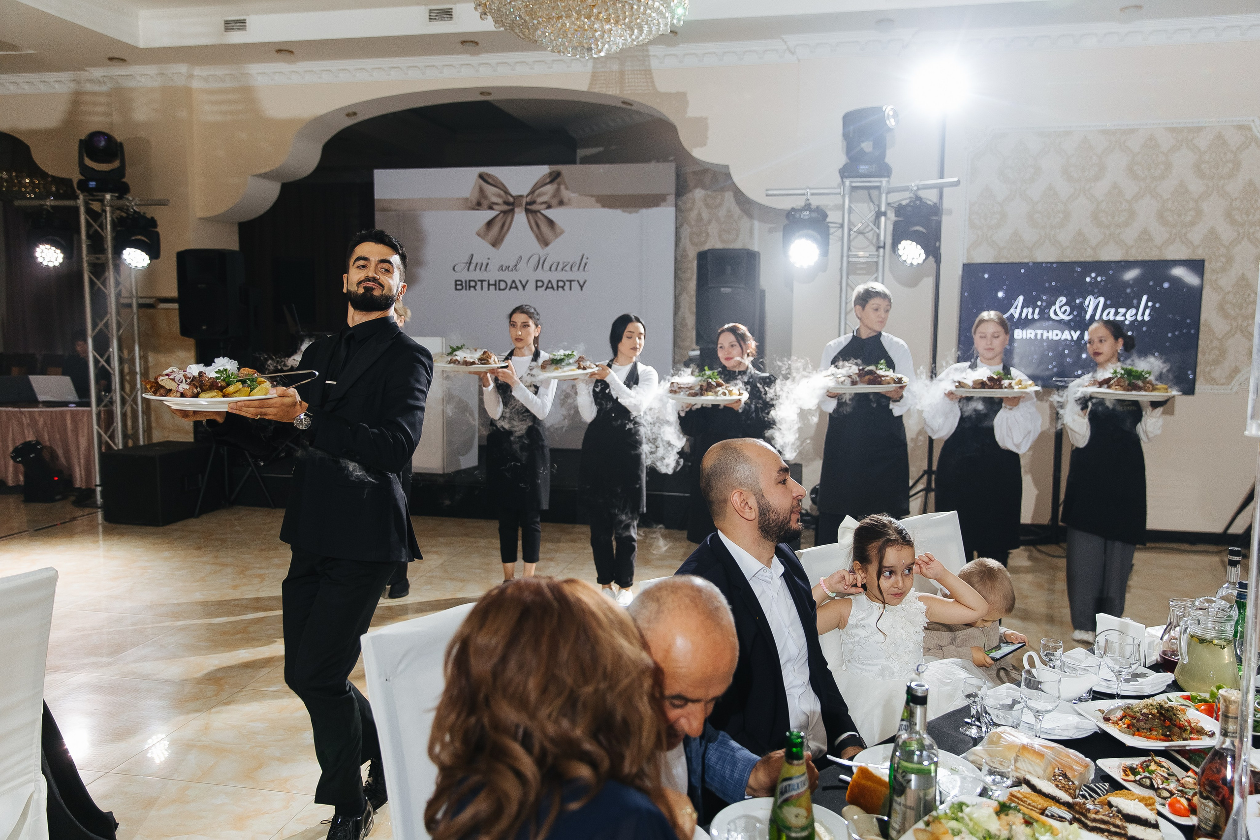 Ани и Назели. 35&5 День рождения, «Янтарь». Фотограф в Красноярске Надежда Воскресенская