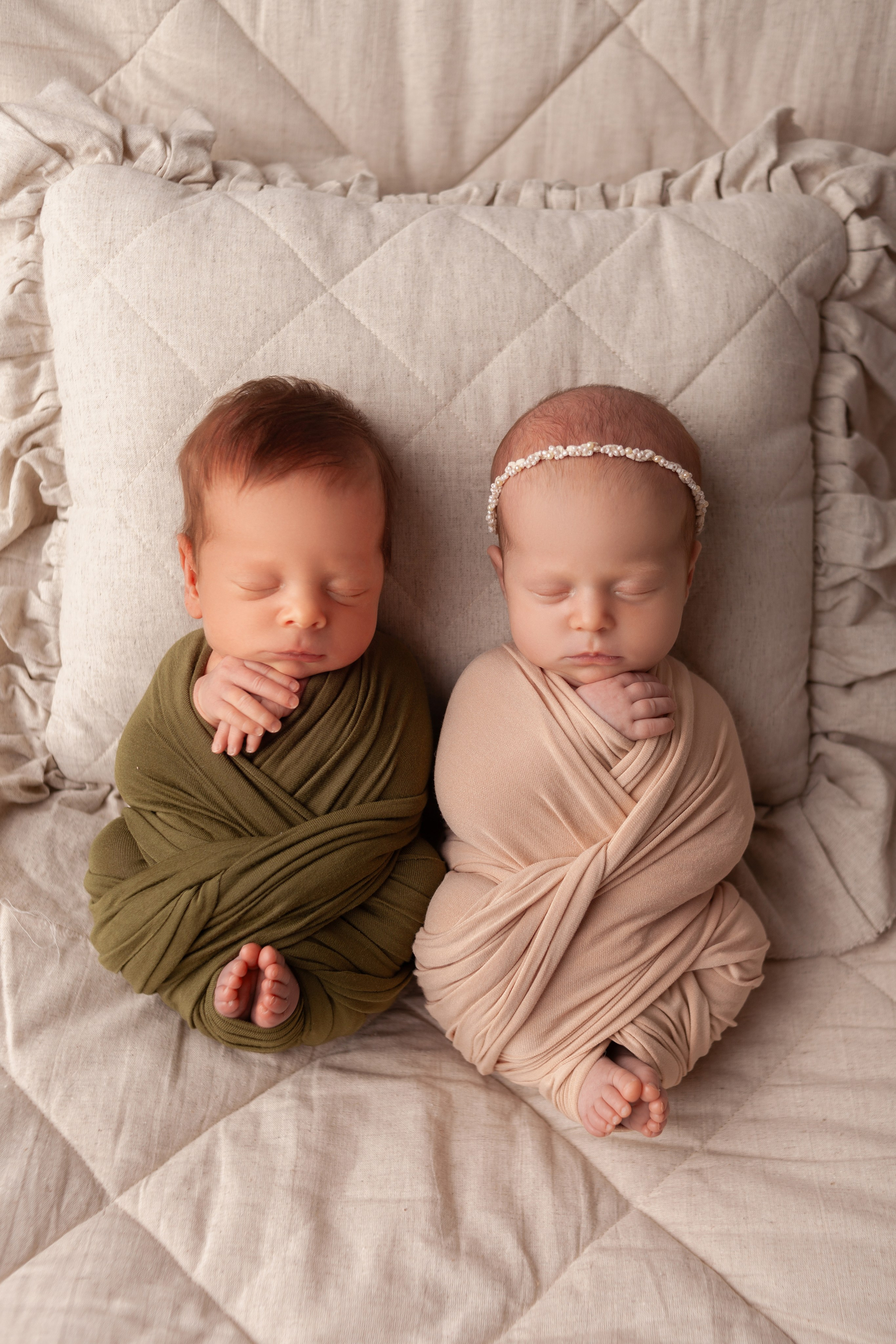 Двойня. Фотограф новорожденных г. Подольск, г. Жуковский, весь юг Москвы и Моск.обл
