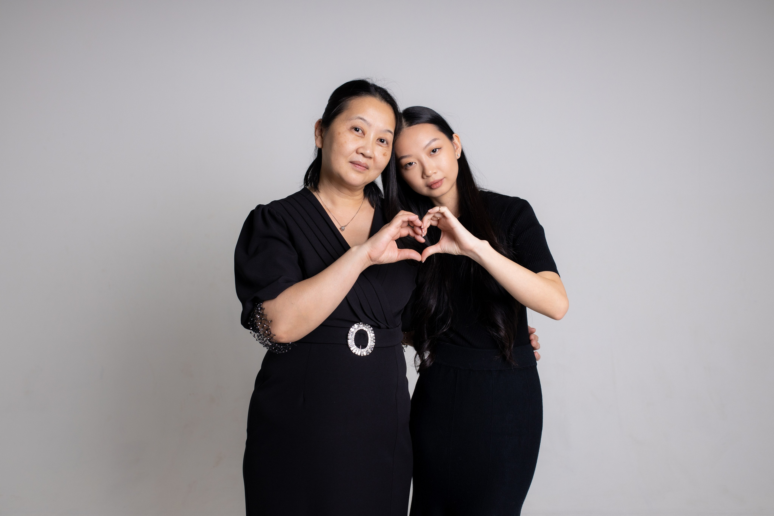 Семейная фотосессия на циклораме с импульсным светом. Фотограф в Железнодорожном и Балашихе