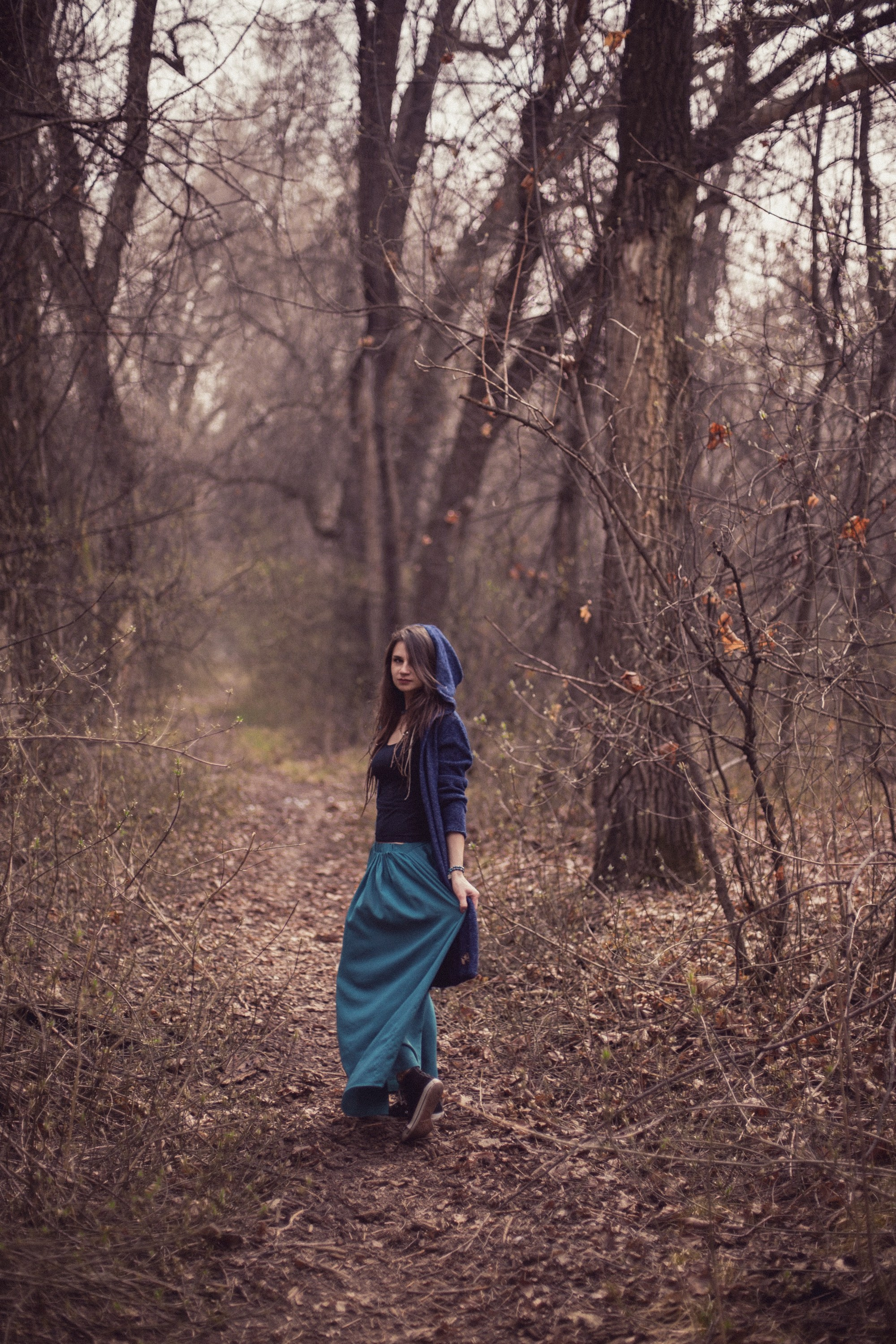 Ксения / лес / Алматы. Фотограф Наталья Гончарова. Снимаю живые портреты в Алматы