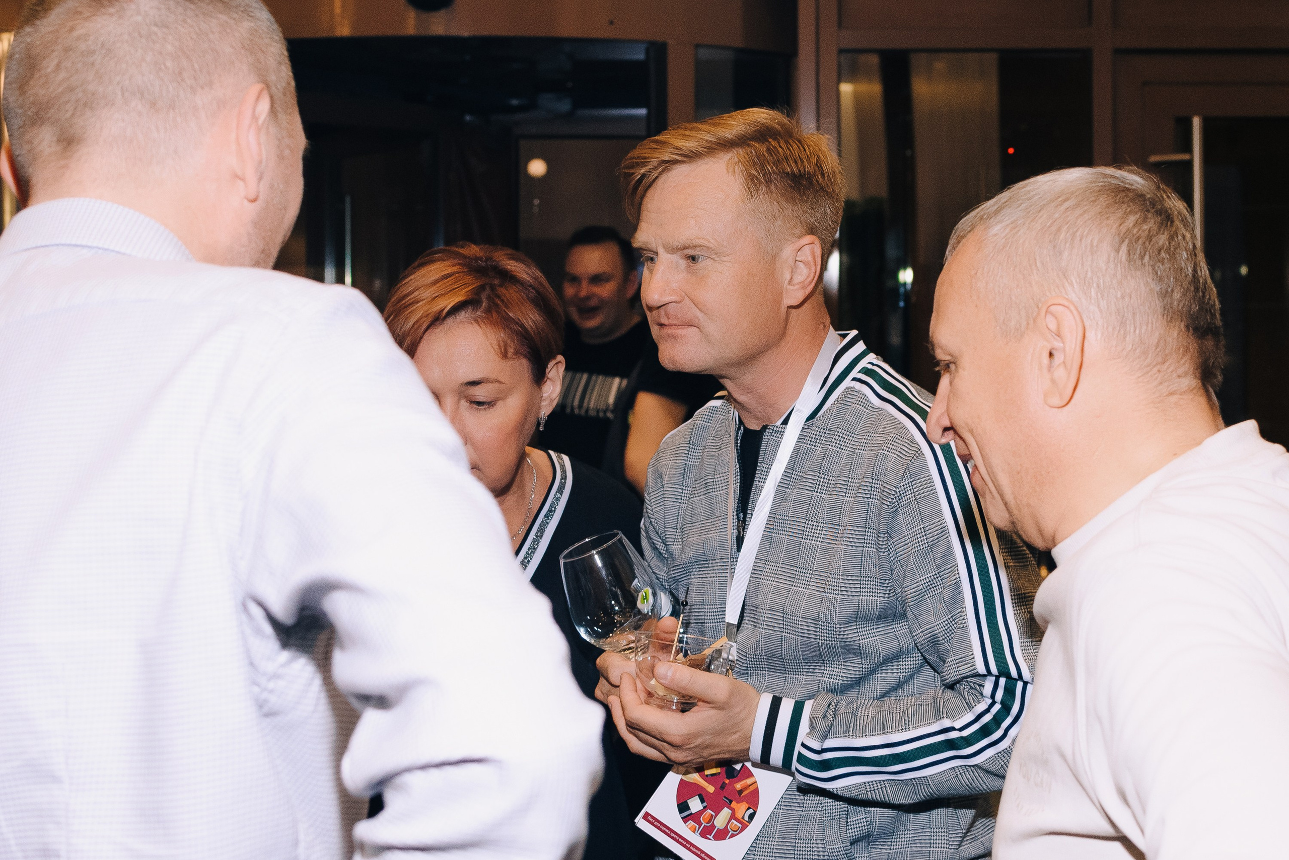 ФЕСТИВАЛЬ ВИНА И КРЕПКИХ НАПИТКОВ МАВТ-ВИНОТЕКА. Репортажный фотограф Зуев Роман г. Челябинск