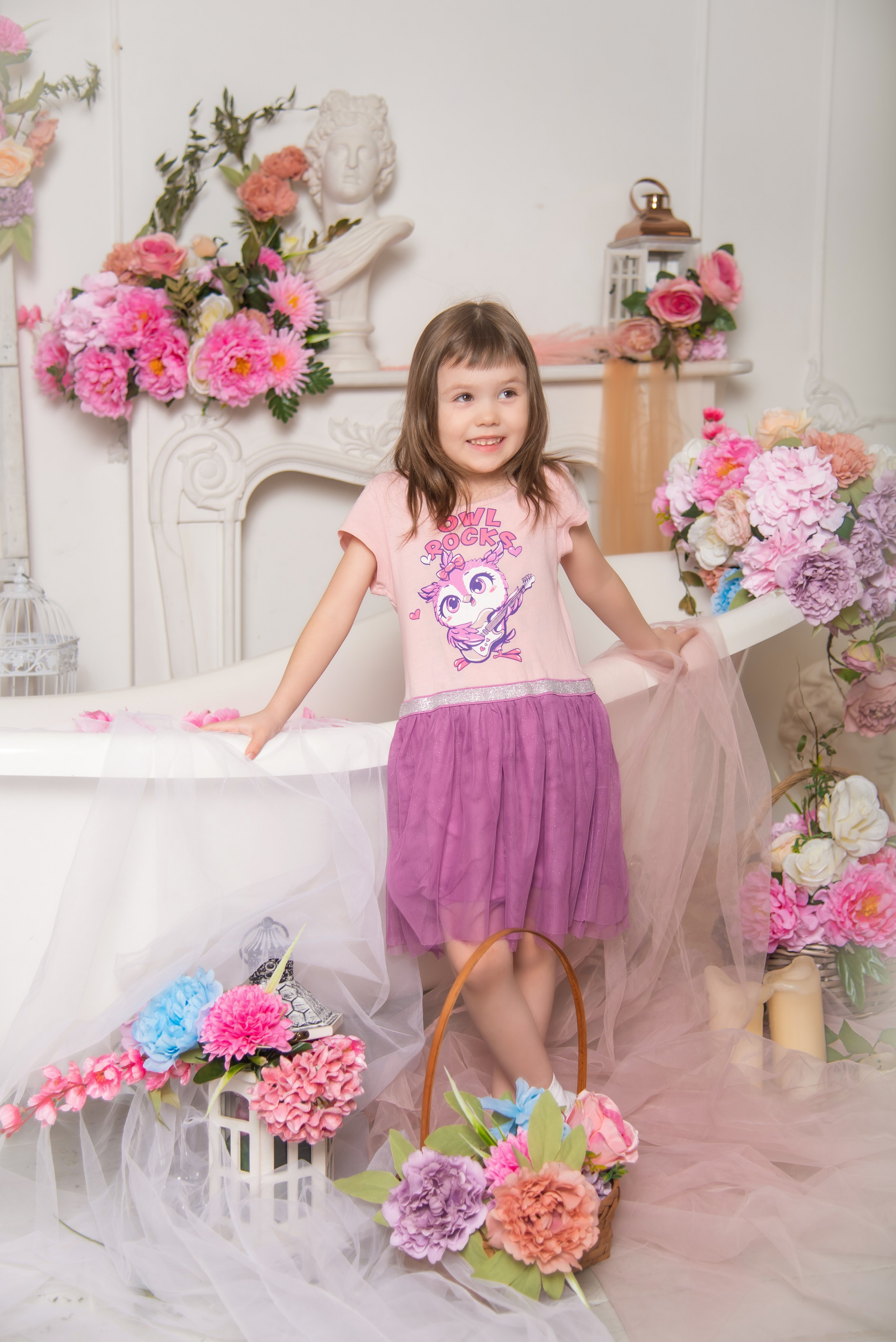 Модельная школа. Занимаюсь профессиональной фотографией и живу рядом с Байкалом. Работаю в разных жанрах