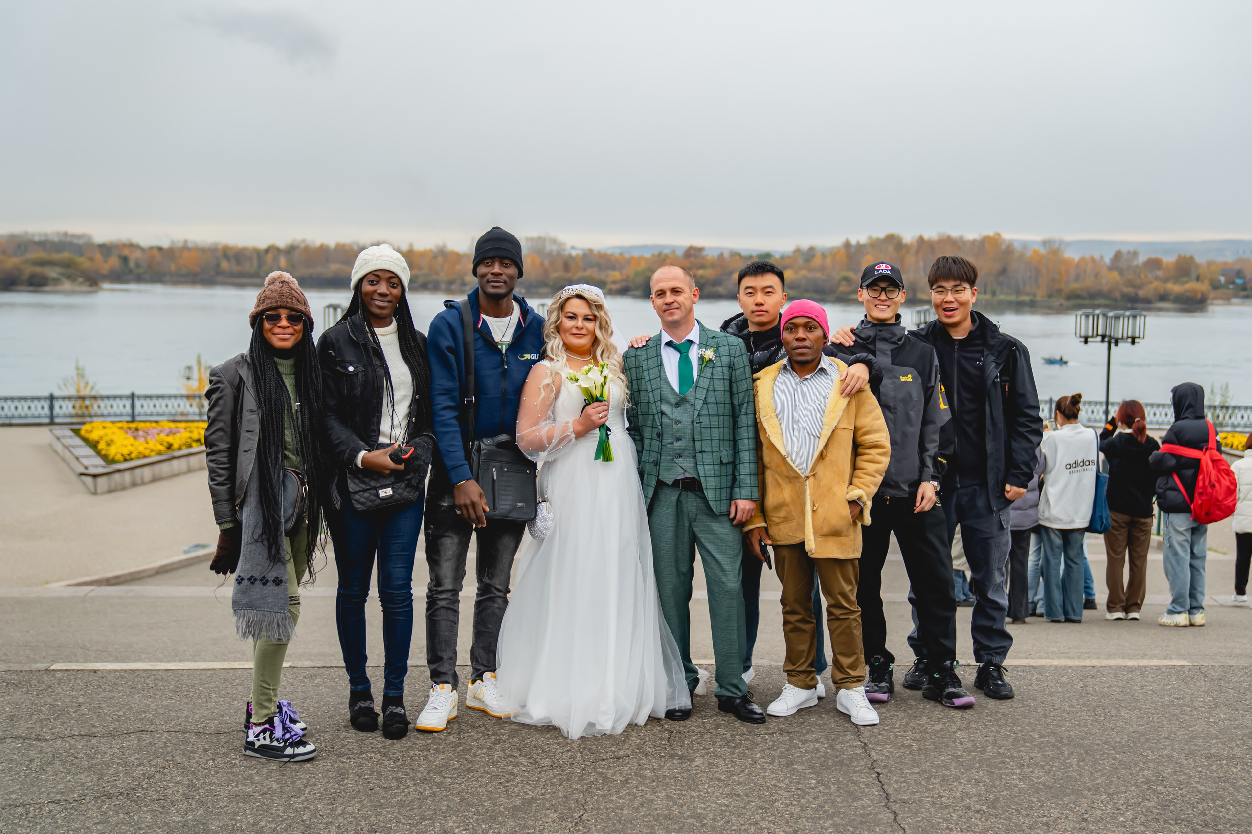 Осенняя Свадьба 2024. Занимаюсь профессиональной фотографией и живу рядом с Байкалом. Работаю в разных жанрах