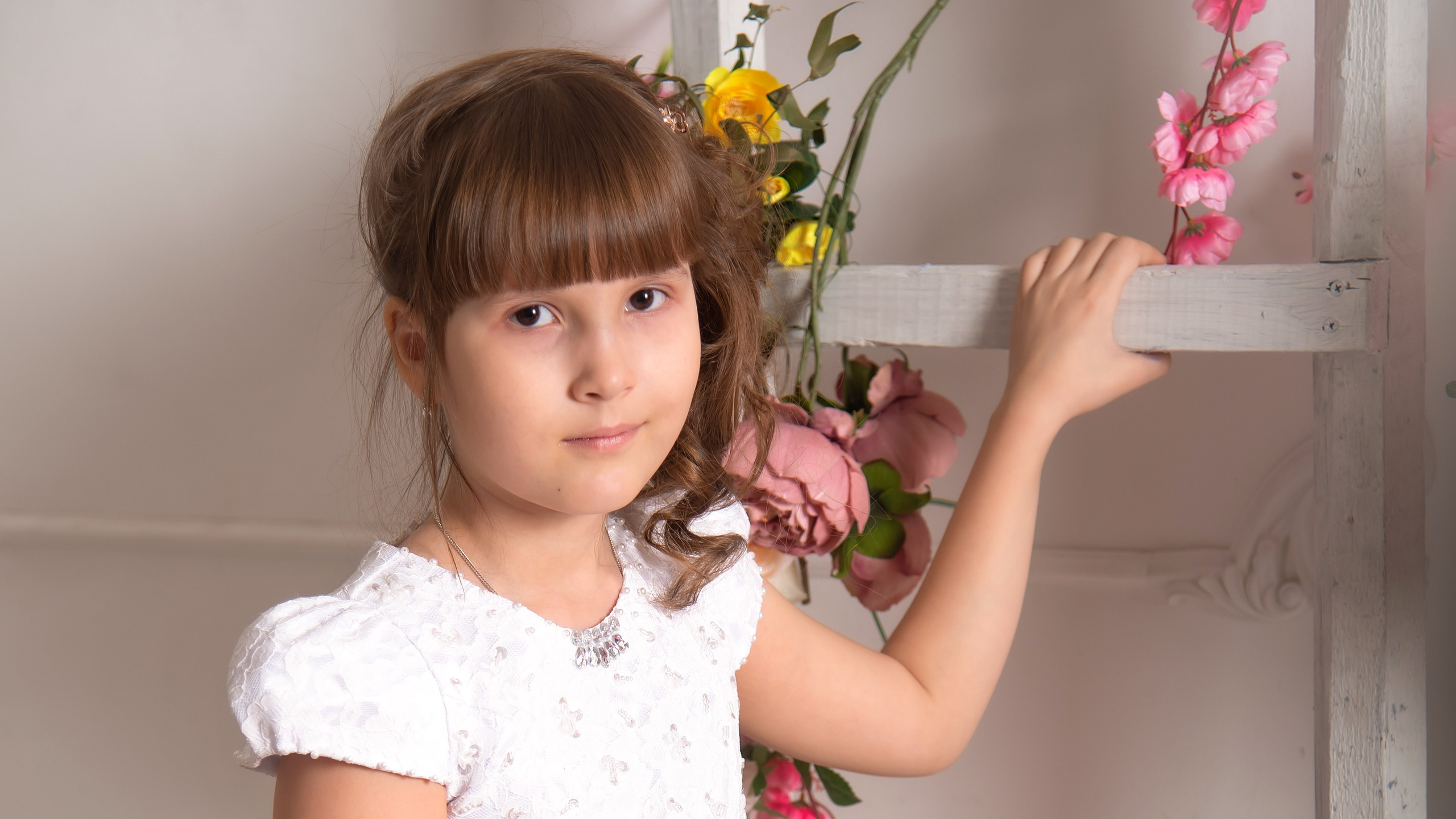 Модельная школа. Занимаюсь профессиональной фотографией и живу рядом с Байкалом. Работаю в разных жанрах