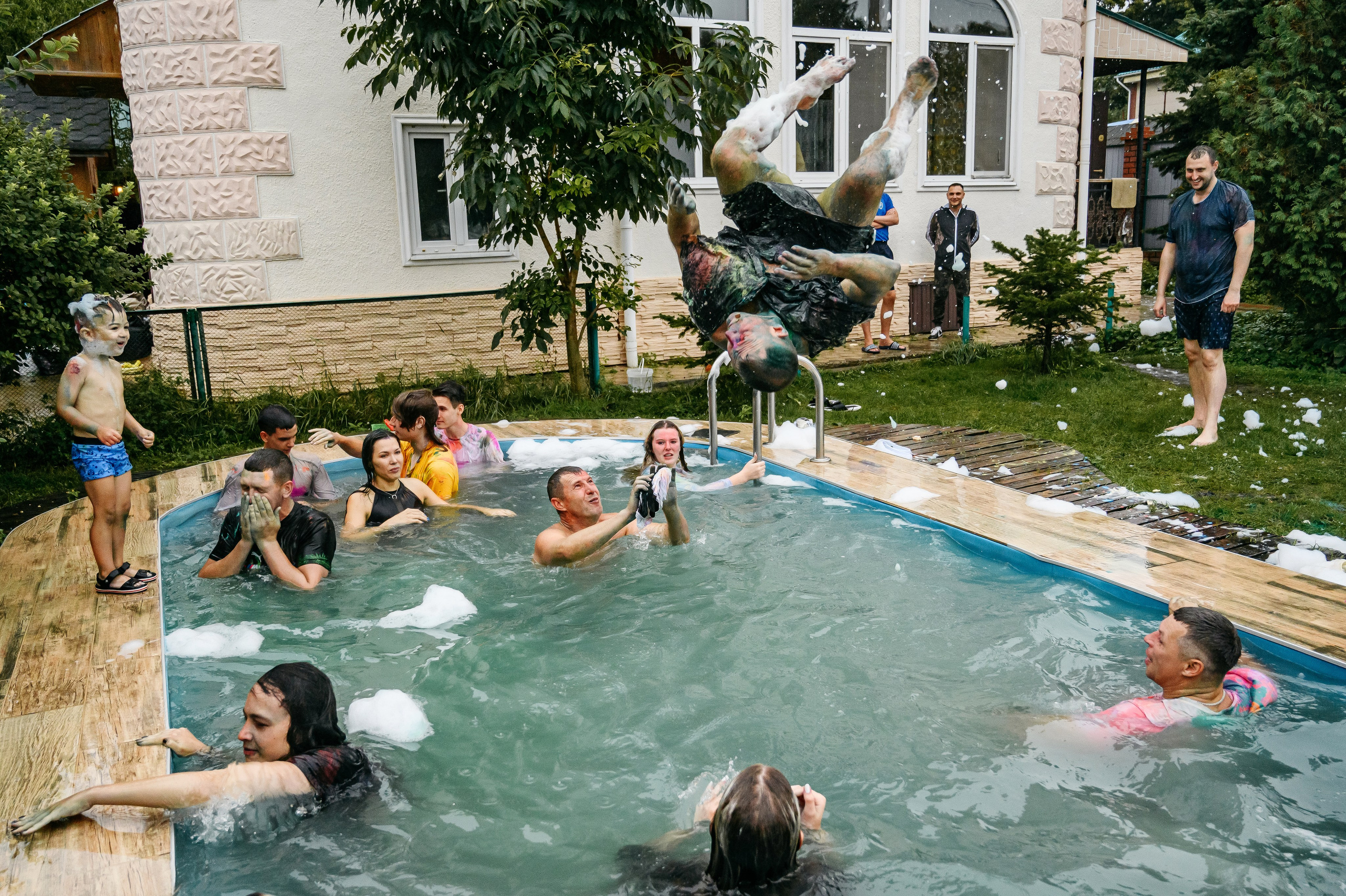 Ника. Пенная вечеринка с бассейном. Фотограф Владивосток. Игорь Кирсанов