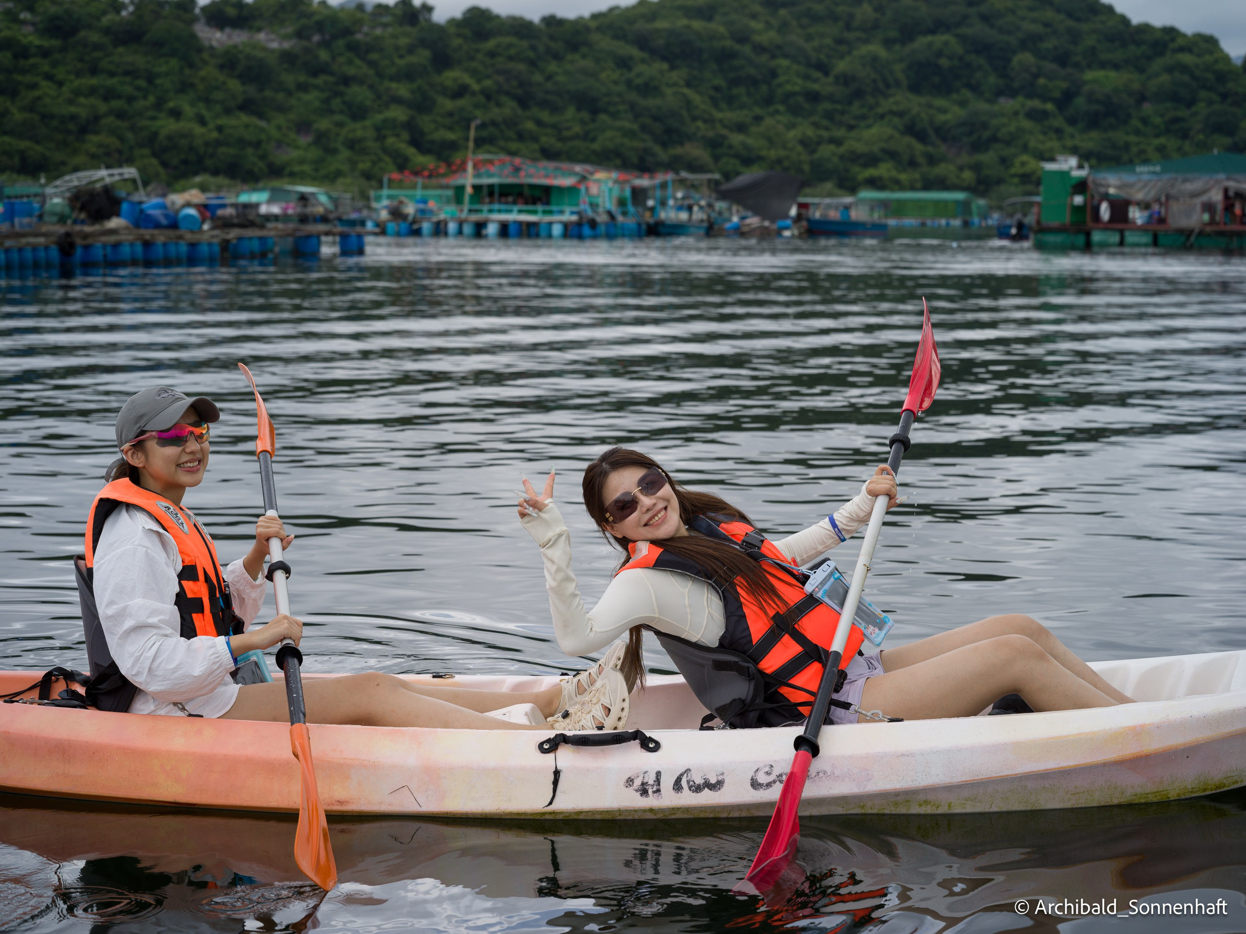 Kayaking. Photographer in Guangzhou, China. Archibald Sonnenhaft