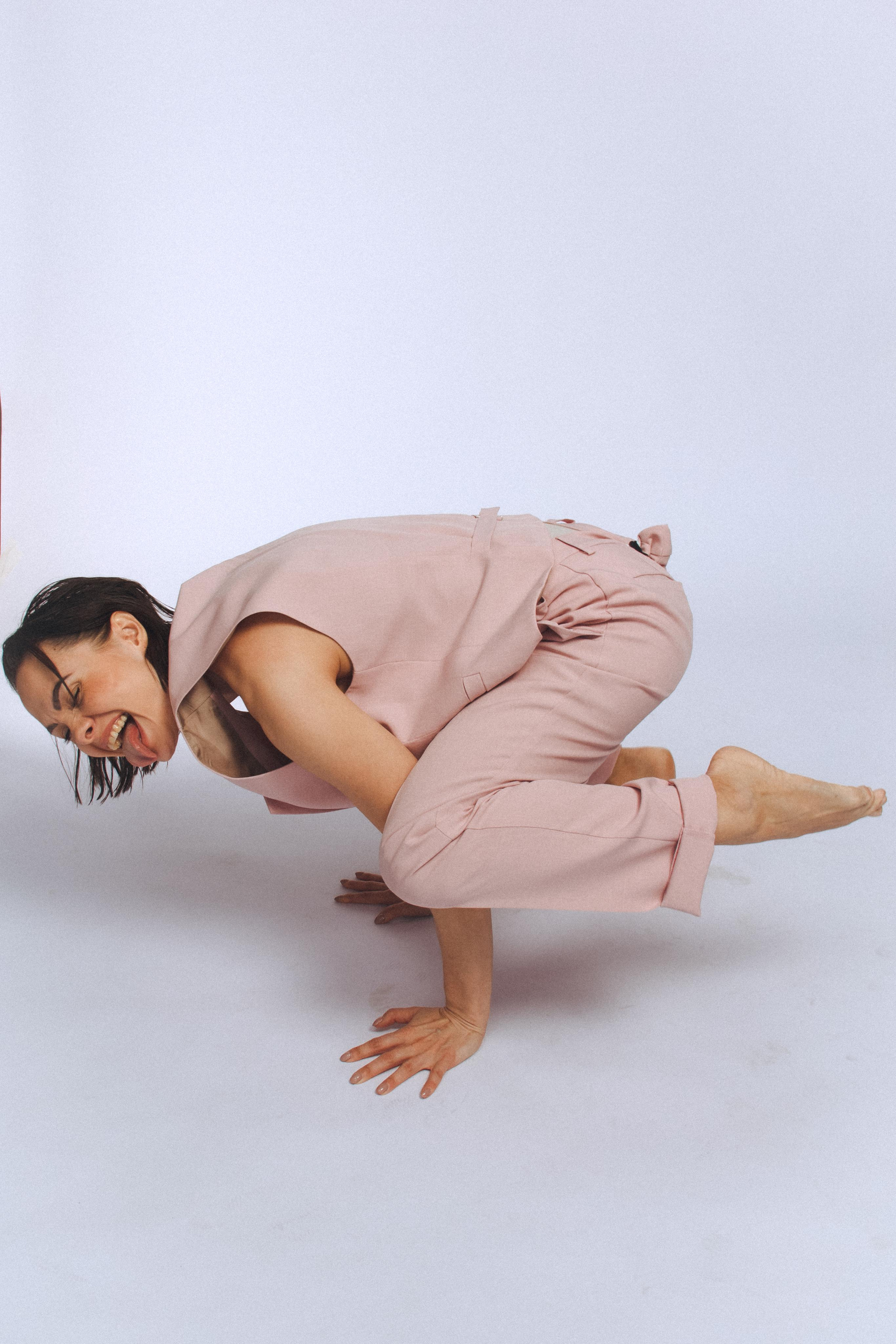 Аня Сараева. Главная