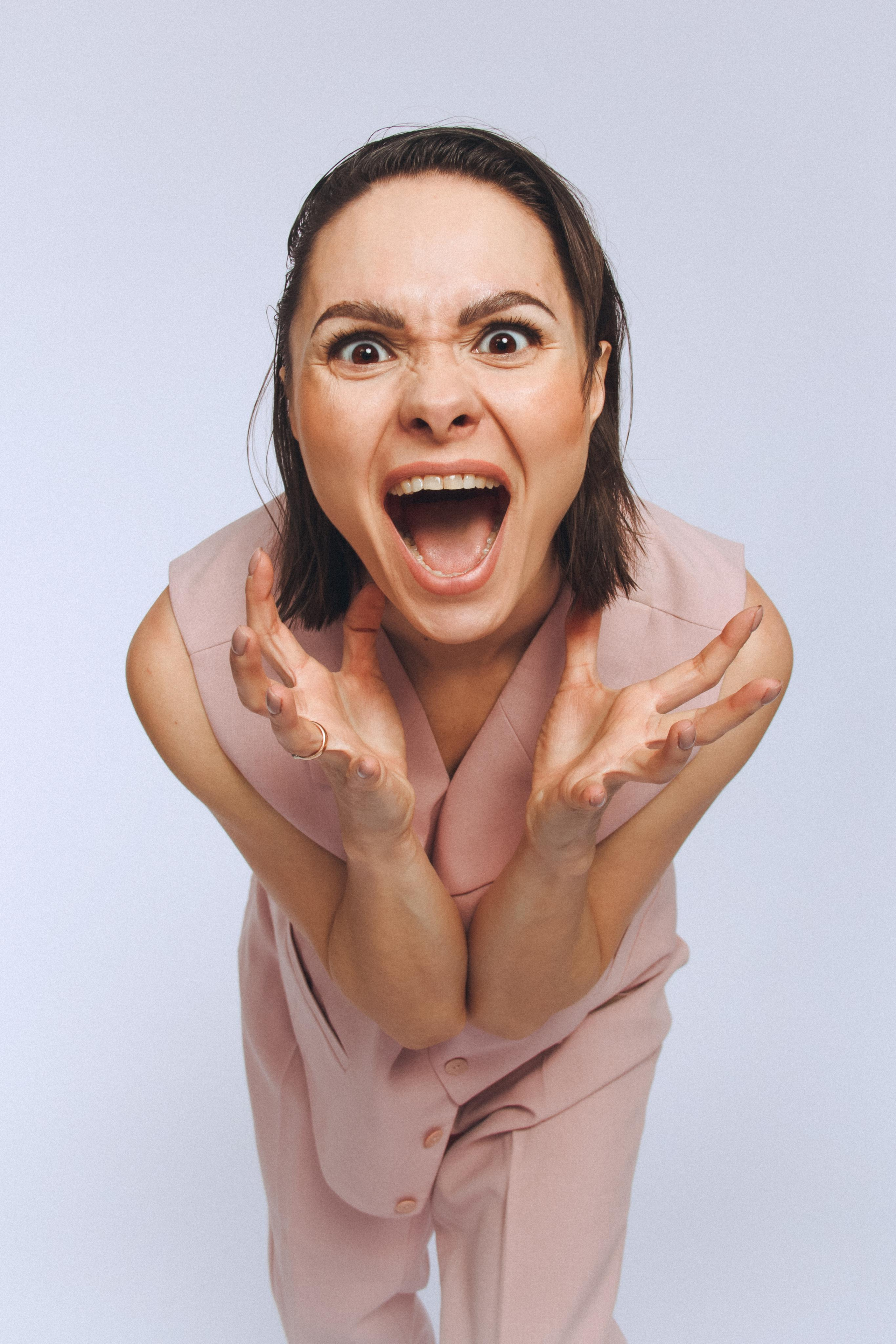 Аня Сараева. Главная