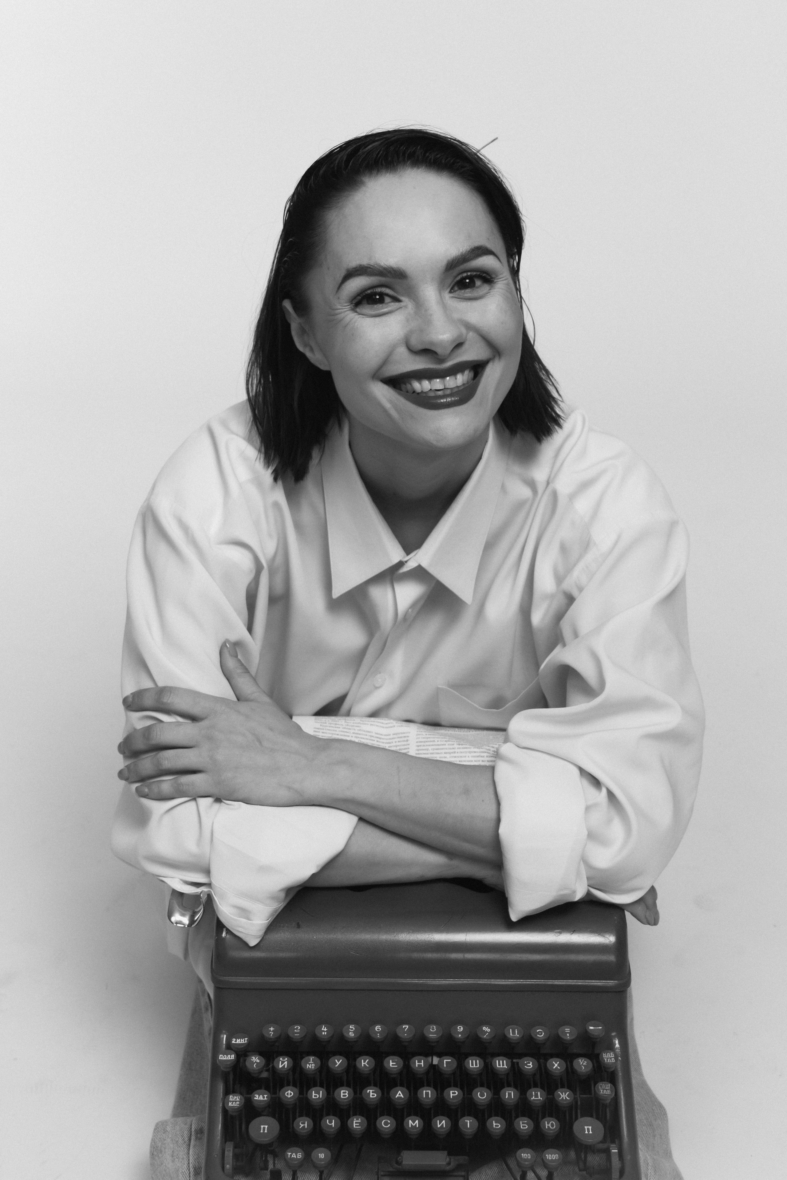 Аня Сараева. Главная