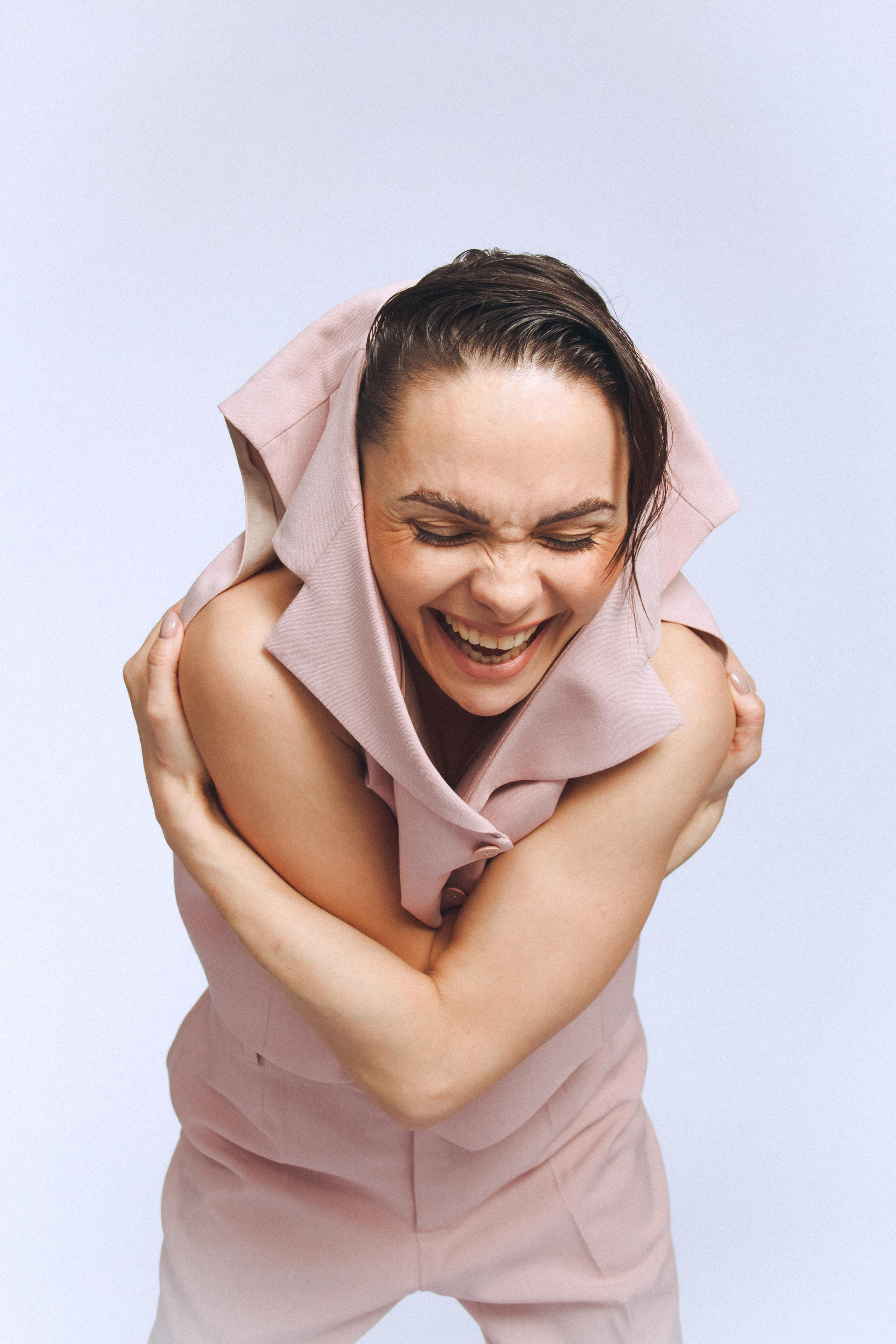 Аня Сараева. Главная