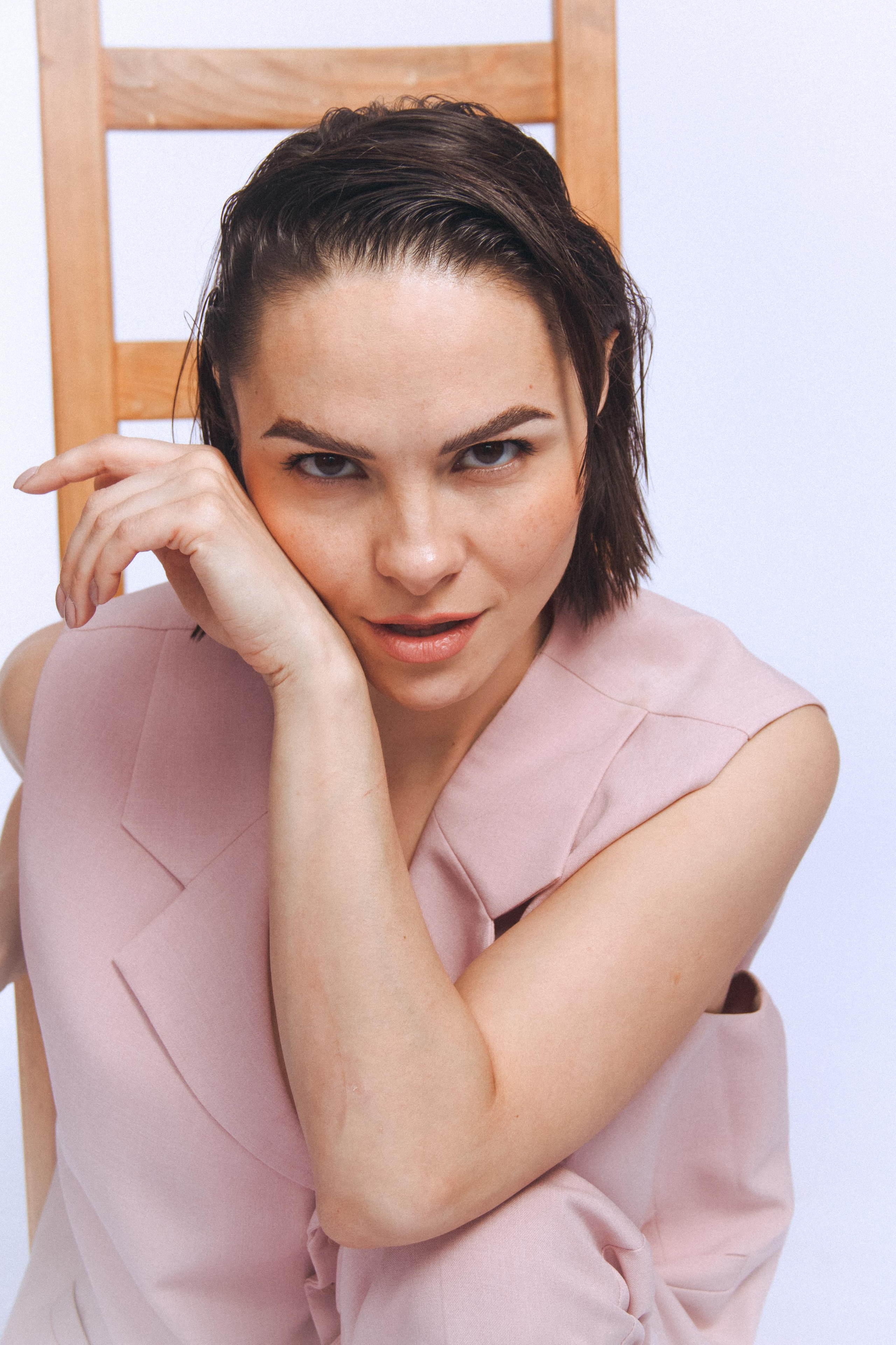 Аня Сараева. Главная