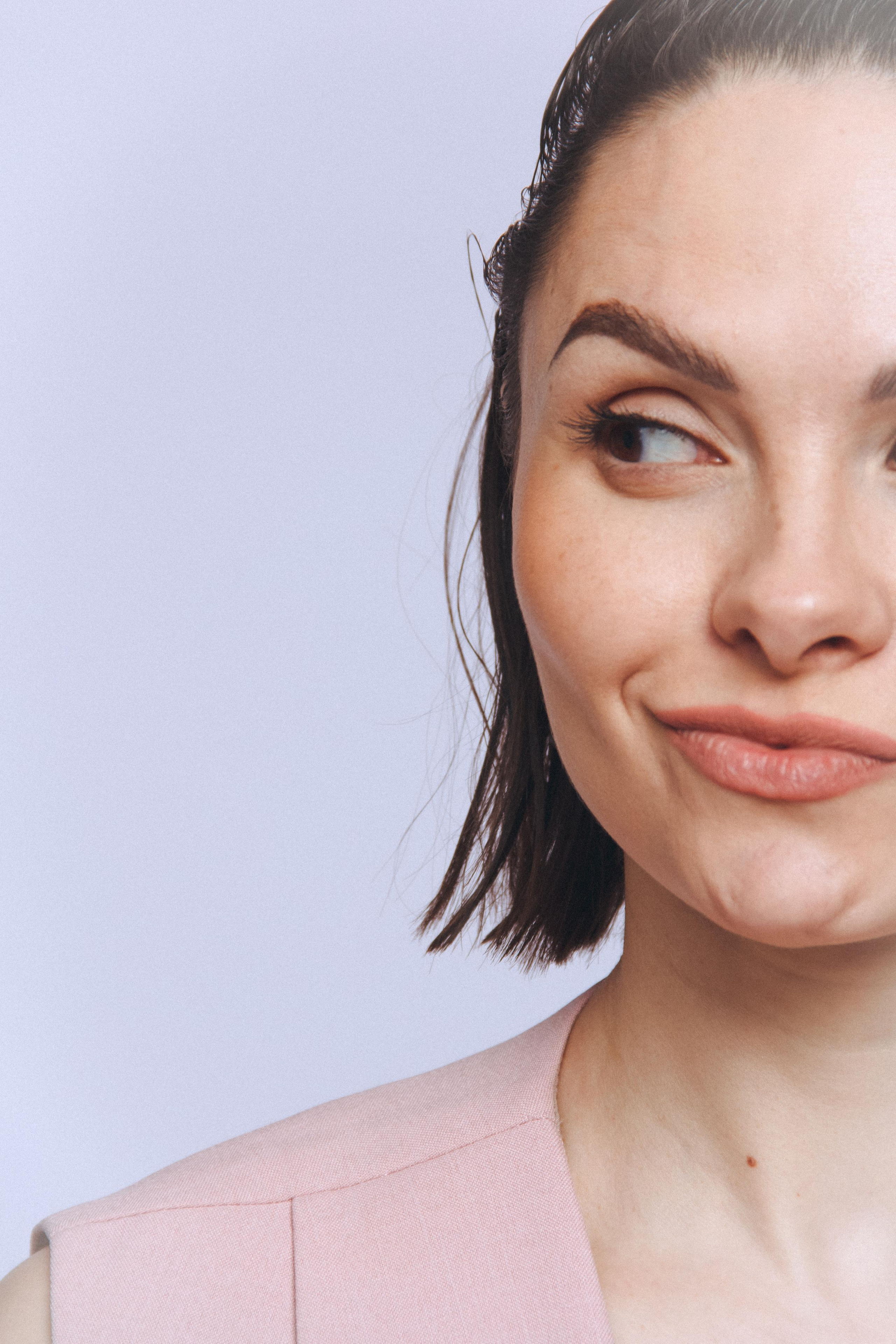 Аня Сараева. Главная