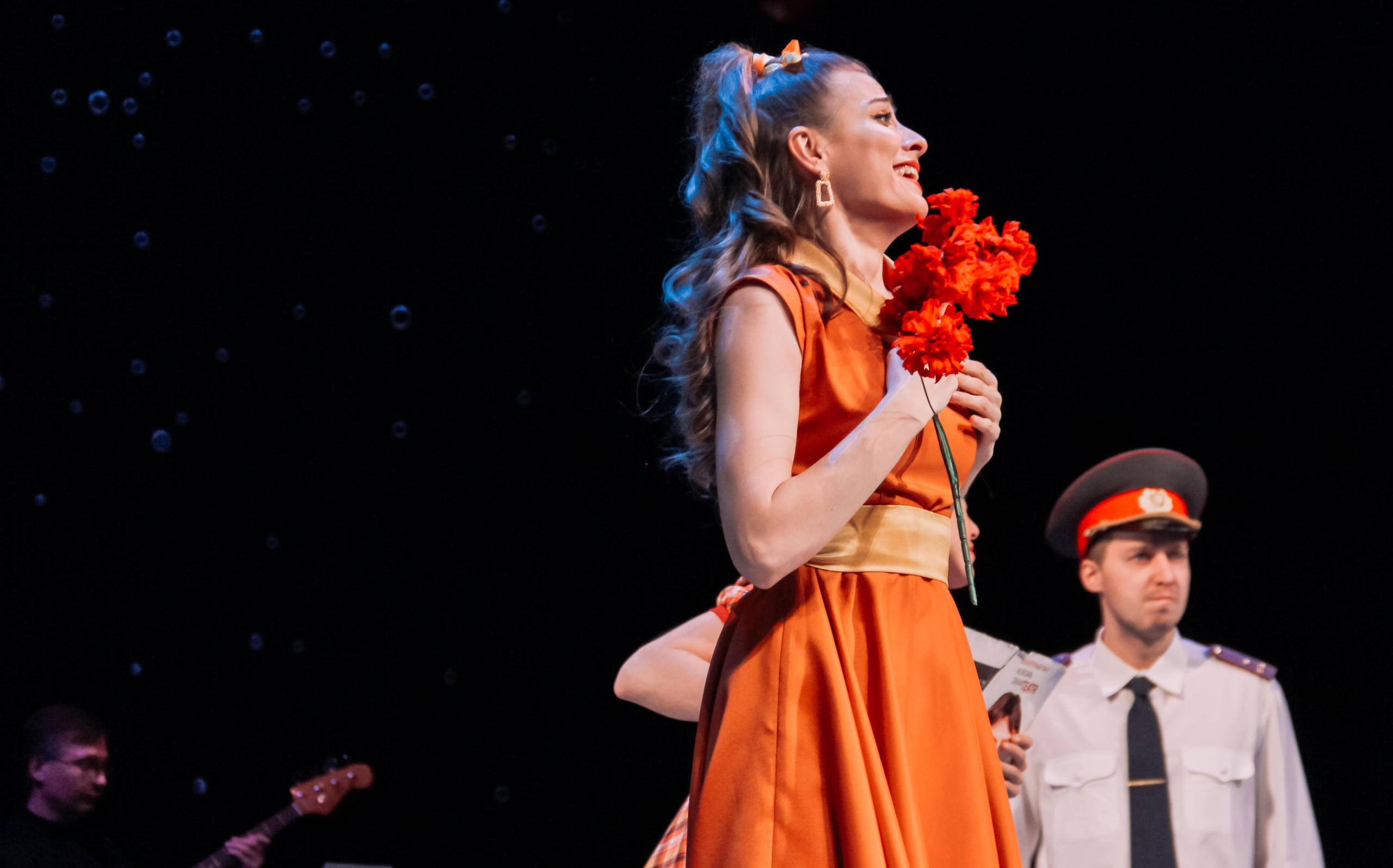 Спектакль «Старые песни о главном». Главная