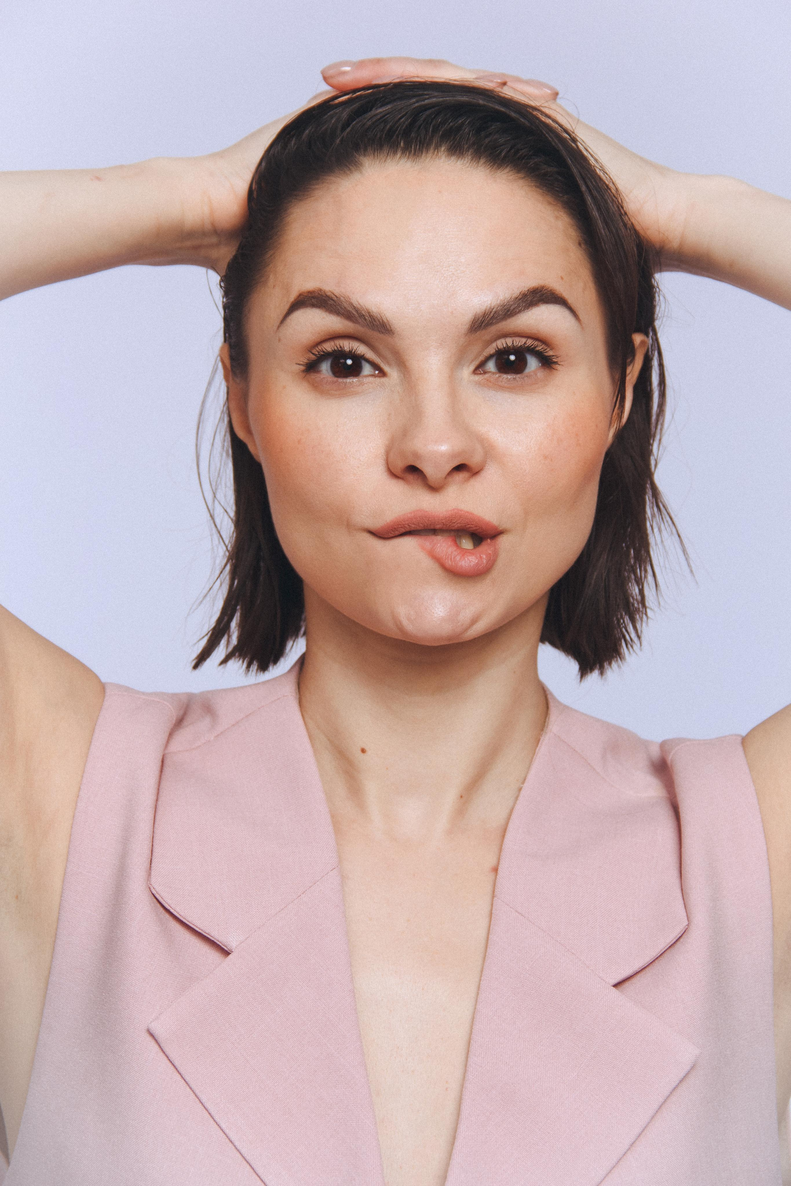 Аня Сараева. Главная