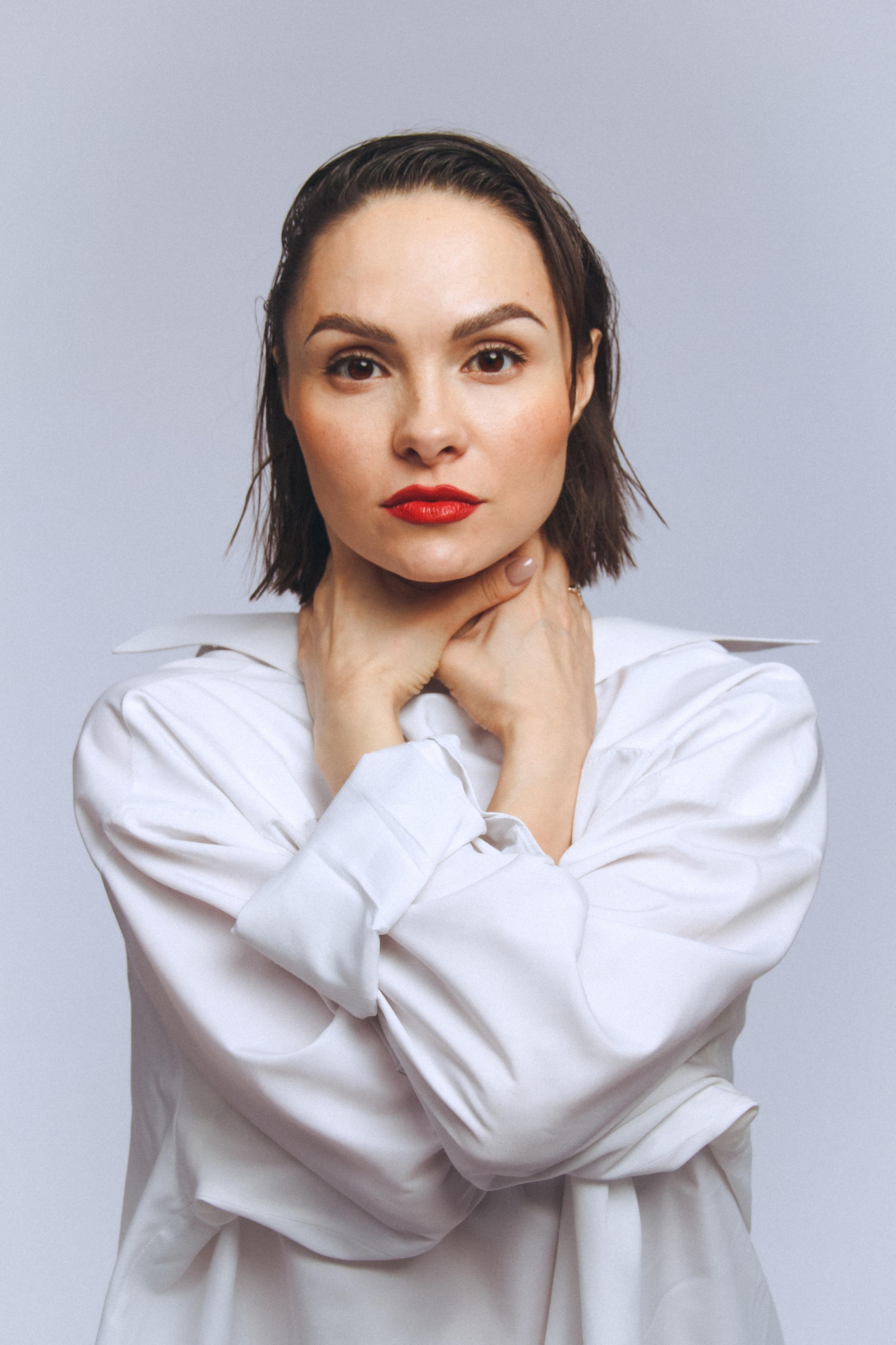 Аня Сараева. Главная