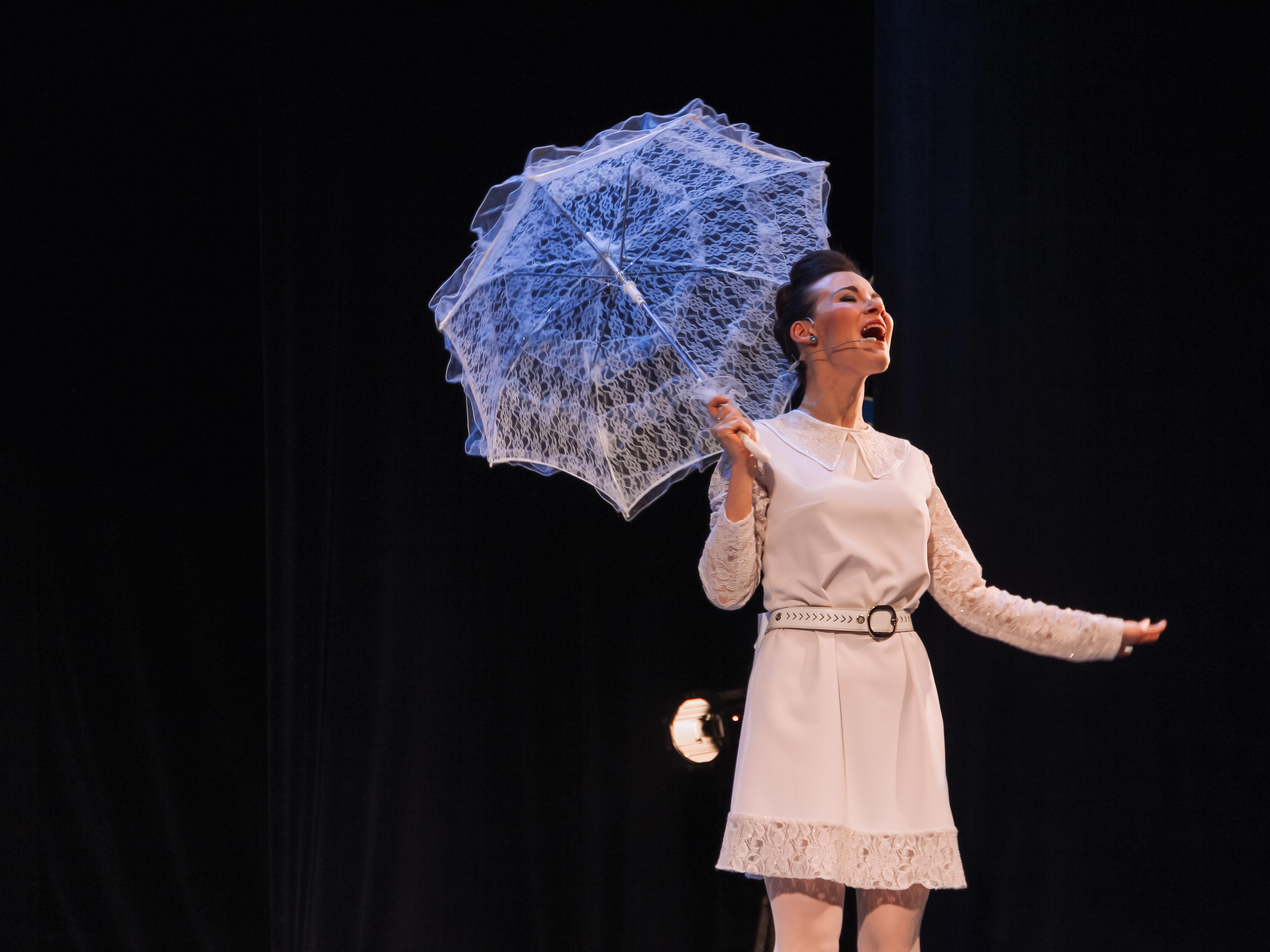 Спектакль «Старые песни о главном». Главная