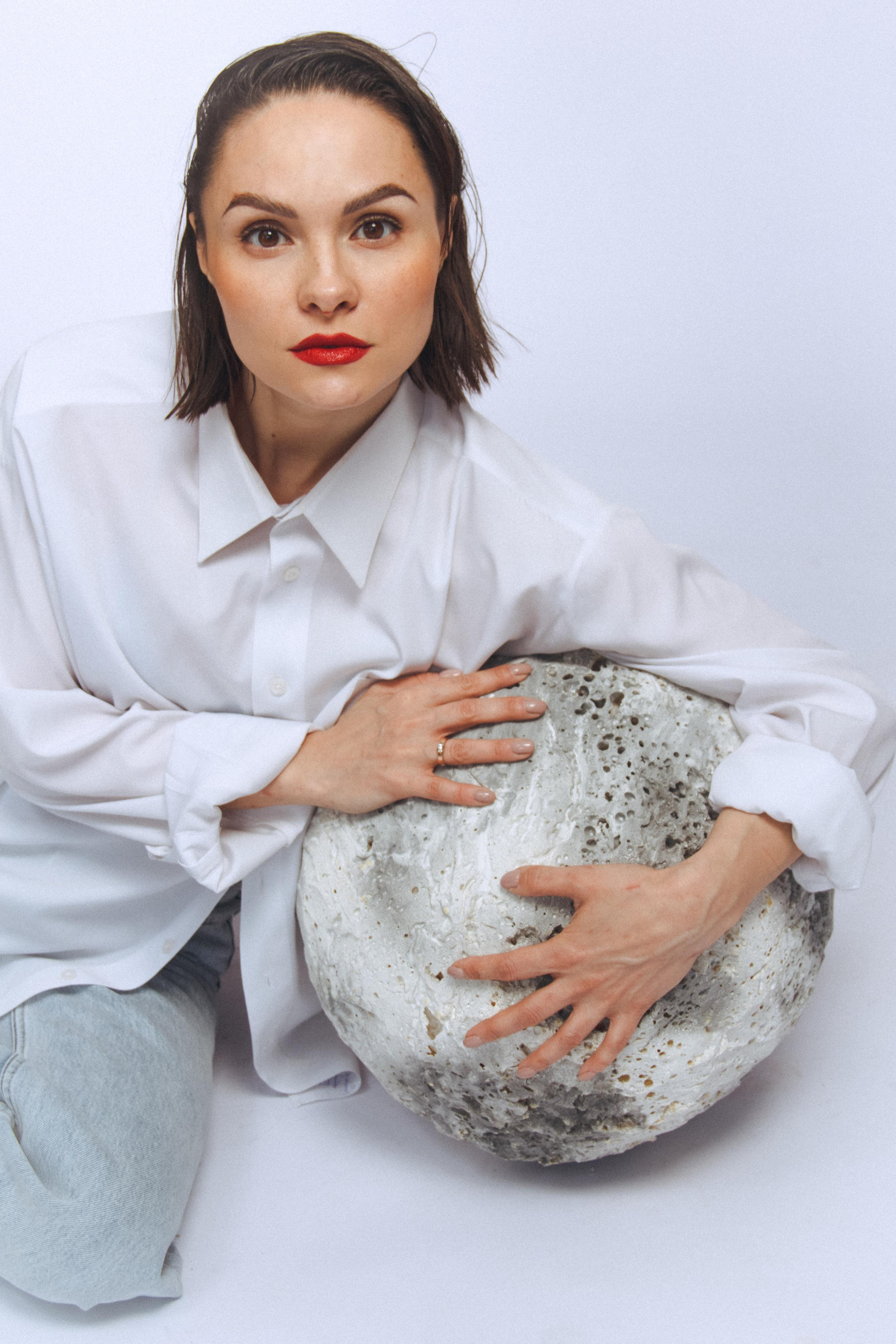 Аня Сараева. Главная