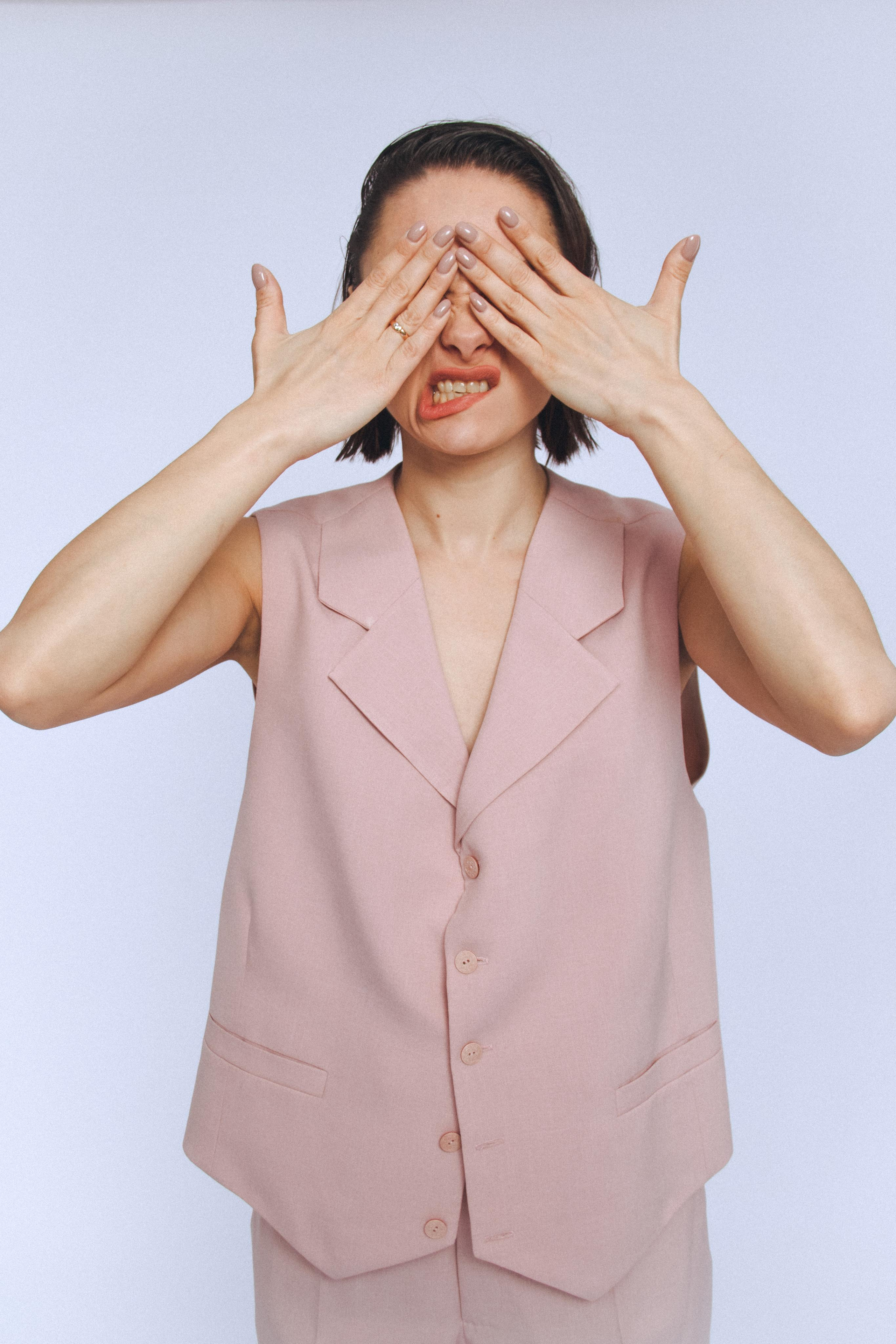 Аня Сараева. Главная