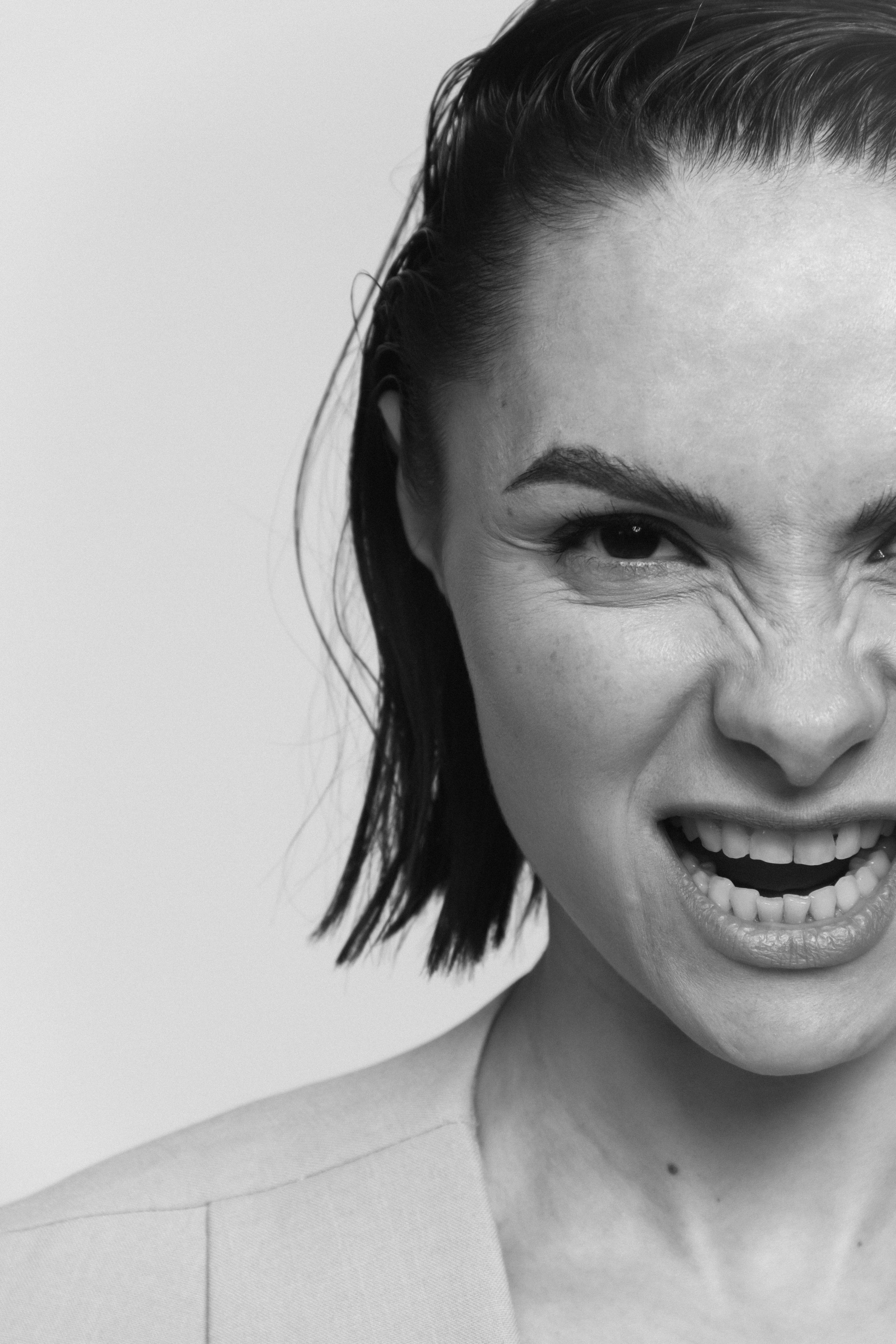 Аня Сараева. Главная