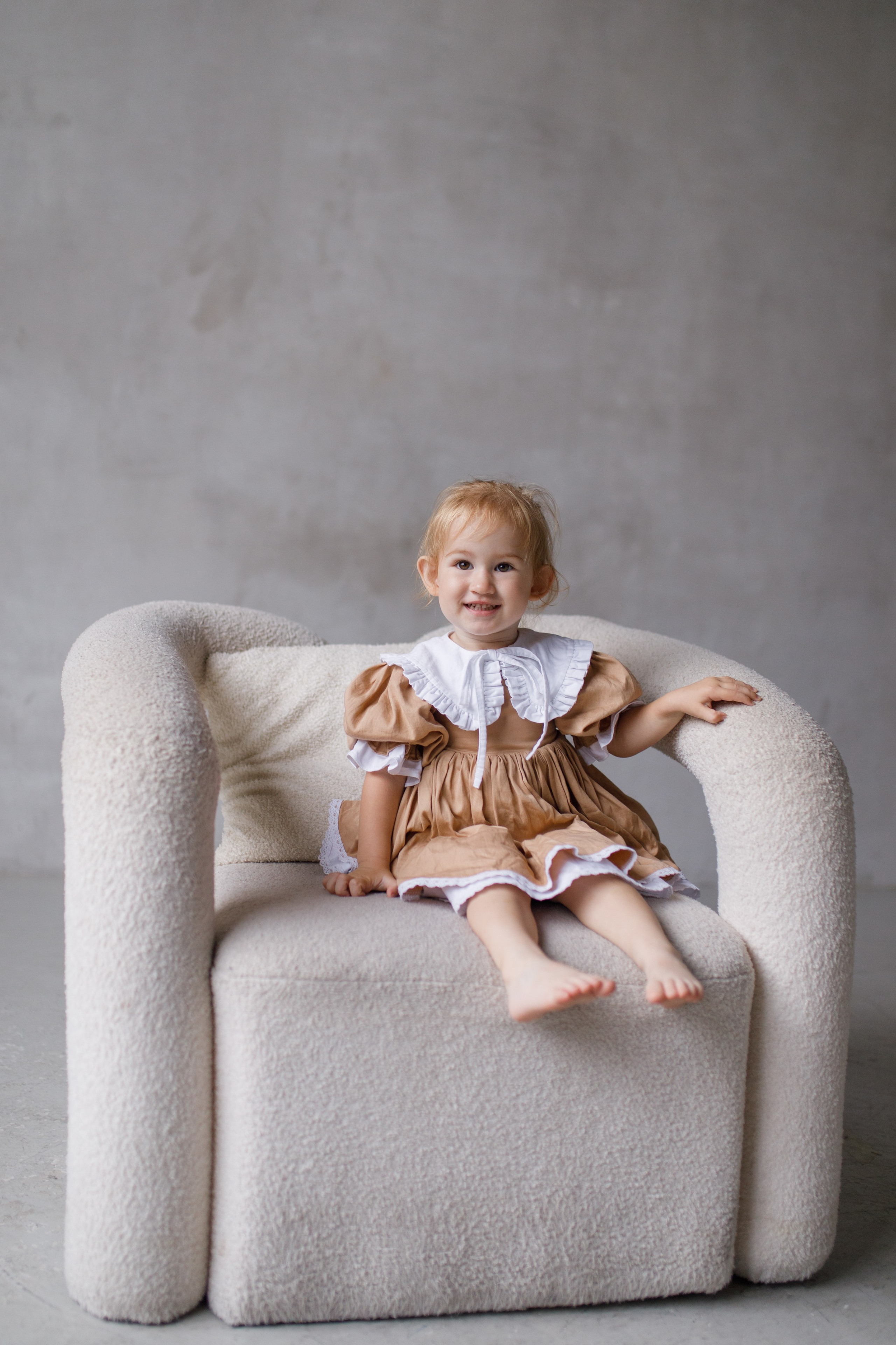 Семейная фотосессия в студии 2 года Валерии. Фотограф в Уфе Ирина Идрисова