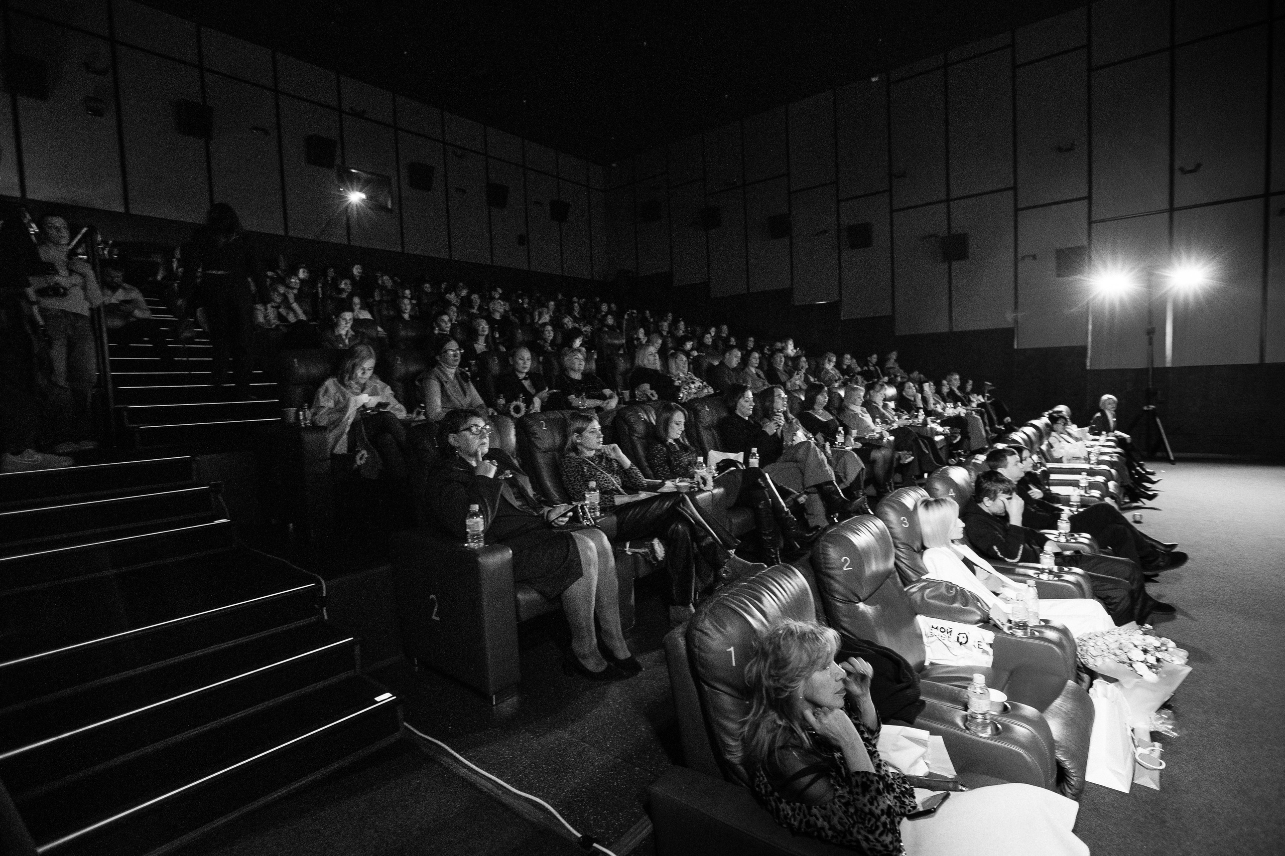 ФЭШН КОНФА. СВОИ. ФОТООТЧЕТЫ-СОБЫТИЯ-МЕСТА