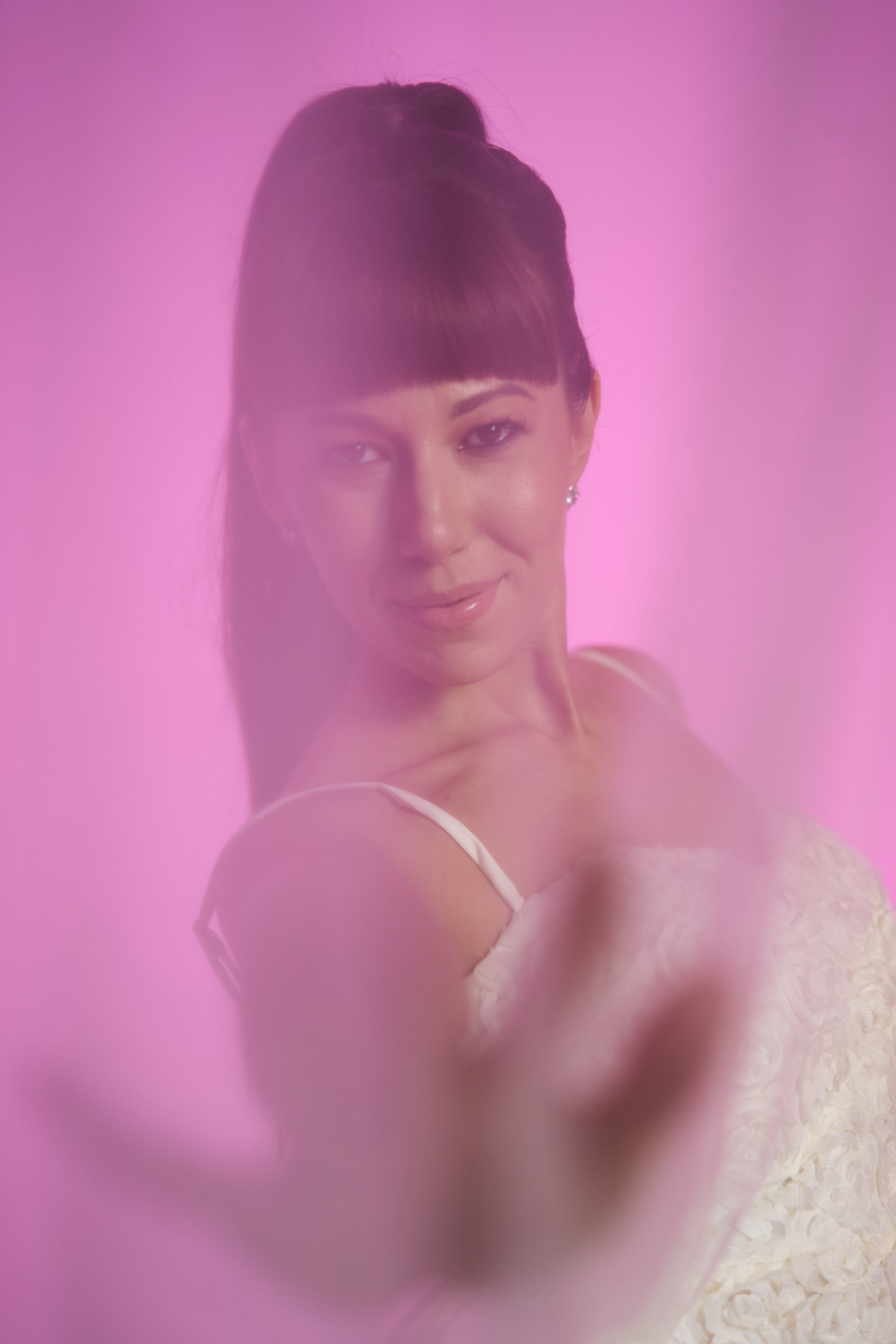 Фотосессия на циклораме с цветным светом. Фотограф Екатеринбург Кокшарова Александра