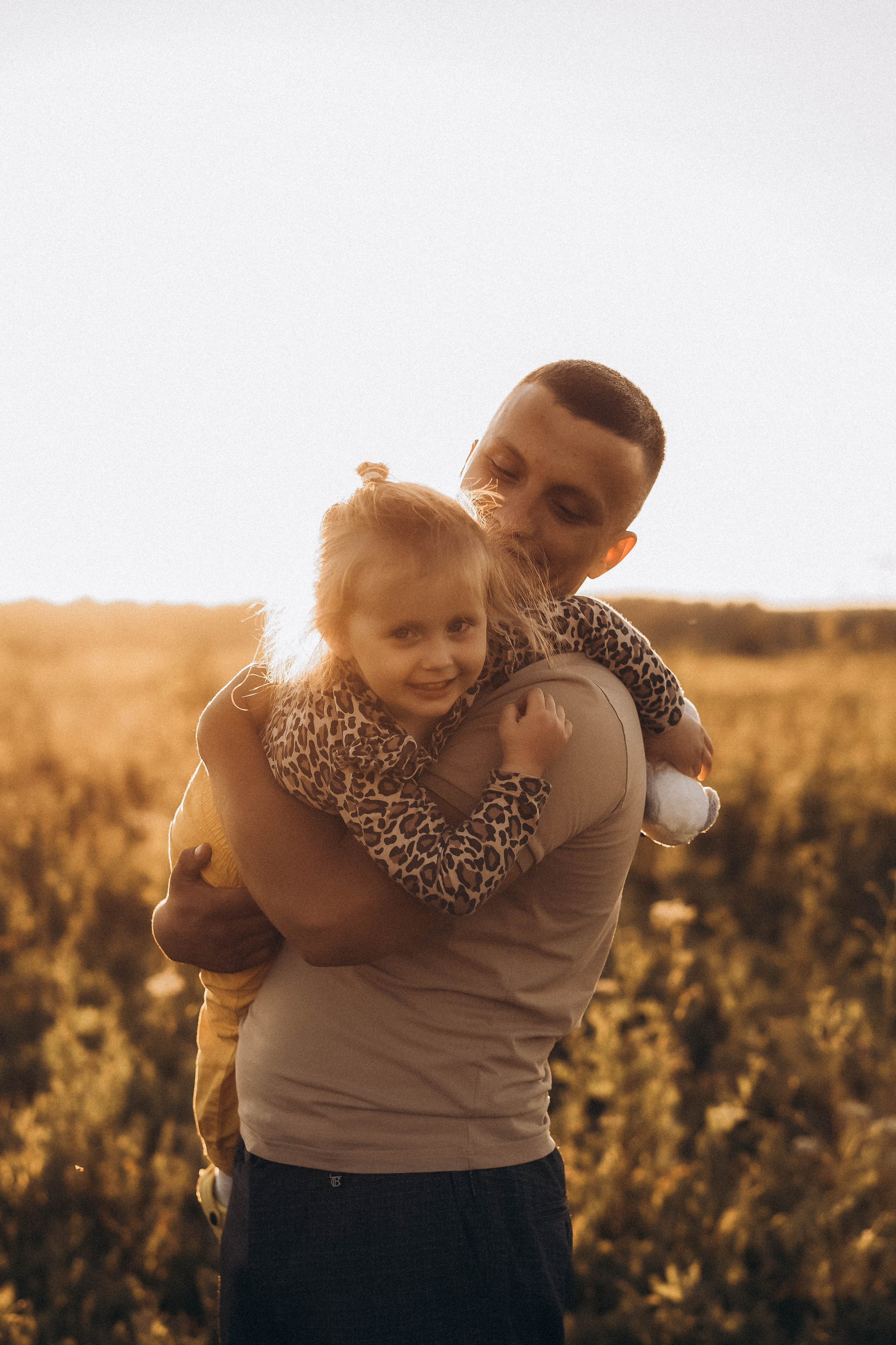Семейная сьемка в поле на закате. Фотограф Екатеринбург Кокшарова Александра
