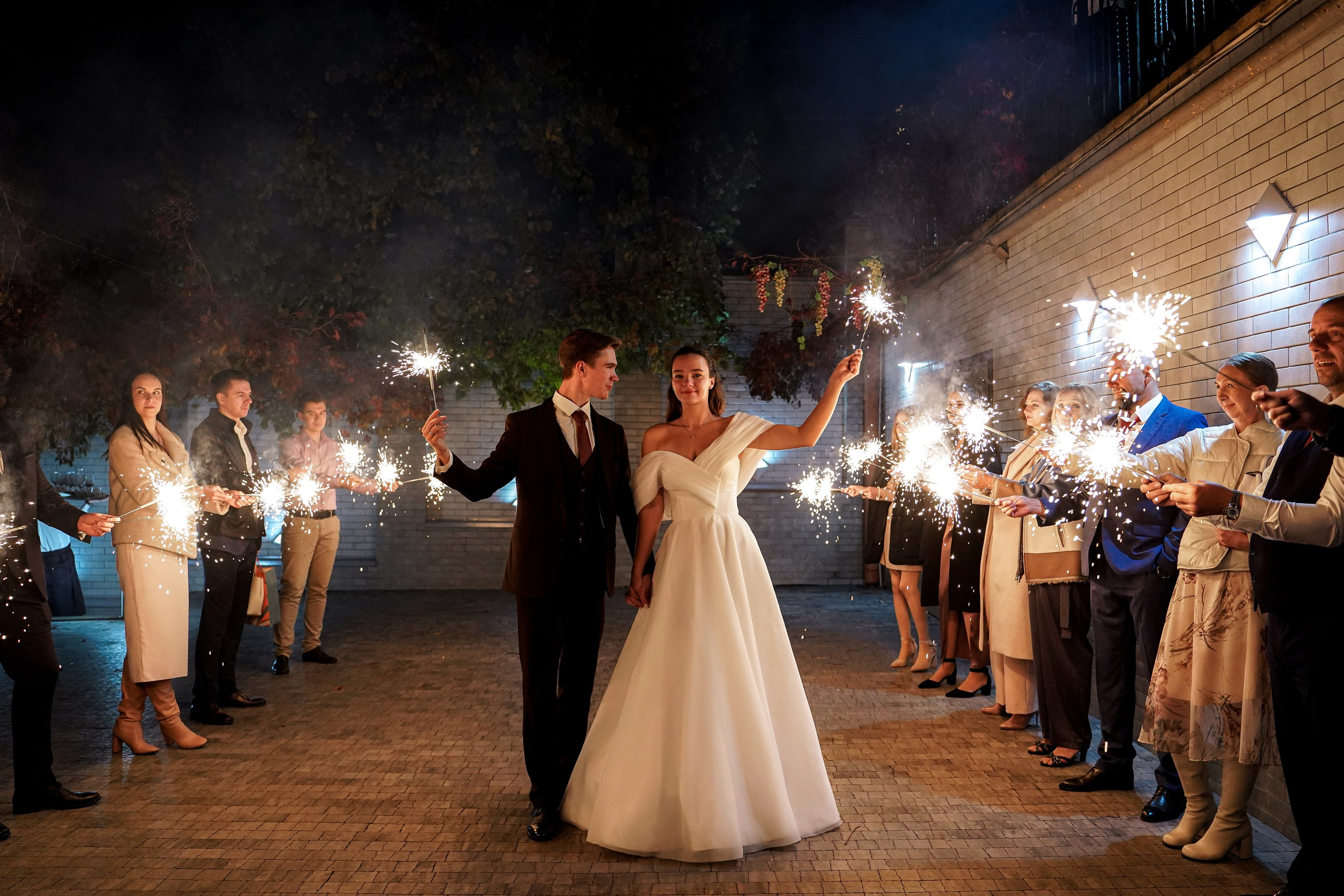Свадебный банкет в беседке. Свадебный фотограф в Ростове-на-Дону. Таинство Крещения и Венчания, семейные фотосессии. Алёна Чёботова