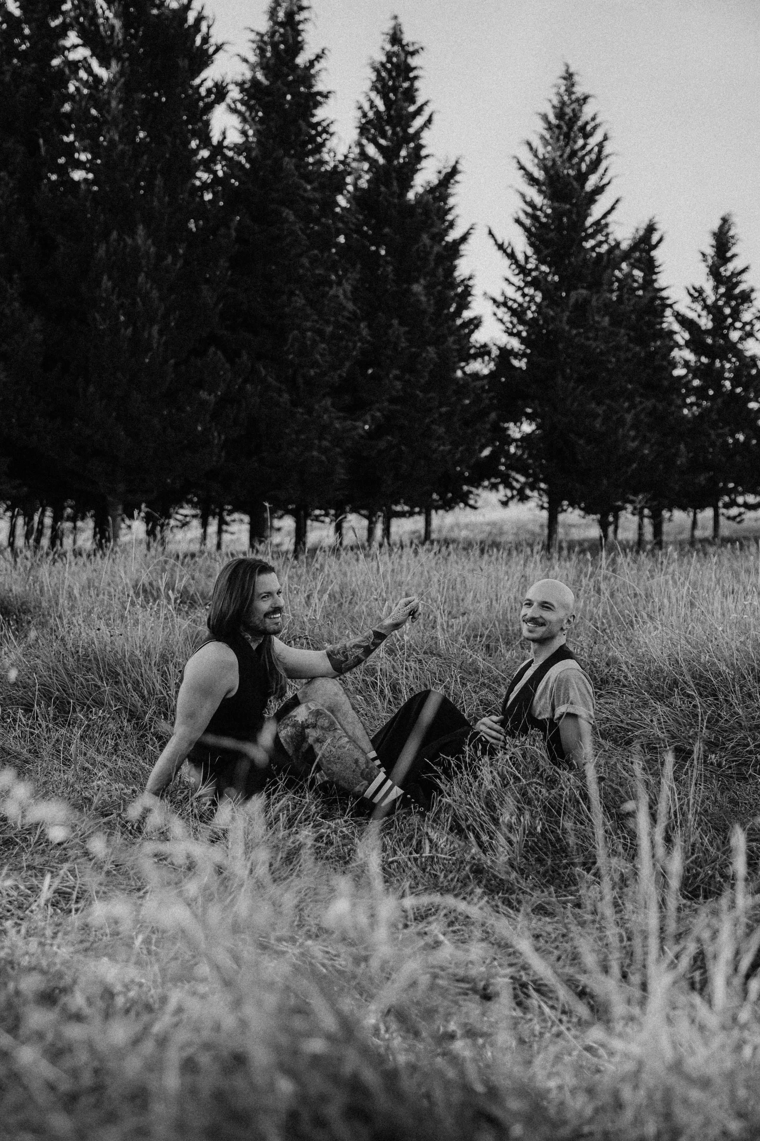 Парная сфотосессия в Грузии Тбилиси два парня нетрадиционная. Свадебный фотограф Грузия Тбилиси