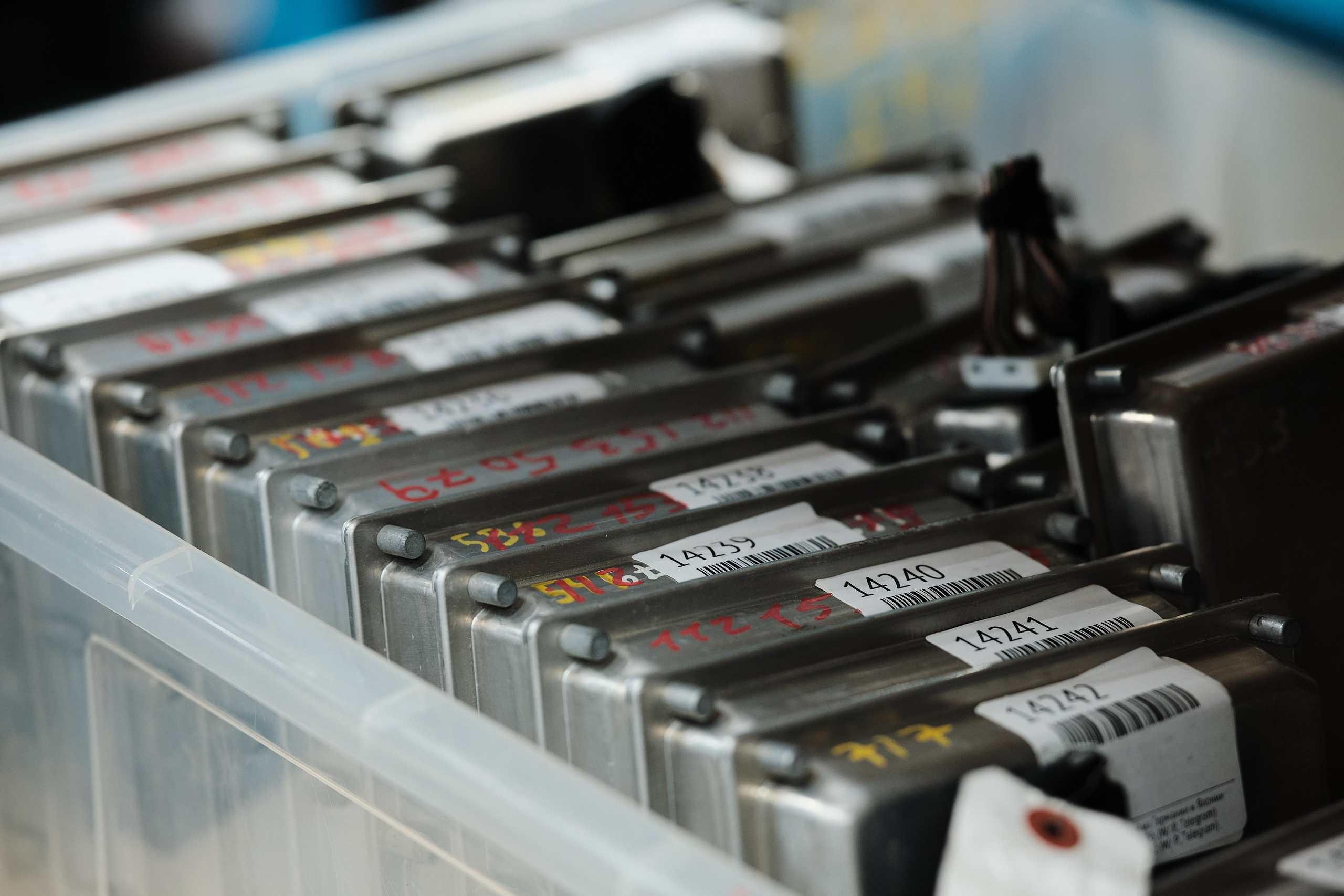 «Оригинальная панель приборов Mercedes-Benz W213 с дисплеем»«Консоль центральная Mercedes-Benz E-Class W213 с элементами управления»«Руль Mercedes-Benz S-Class W222 с кнопками и подогревом»«Сиденье переднее левое Mercedes-Benz GLC X253 с электроприводом и памятью»«Обшивка двери правая Mercedes-Benz C-Class W205 оригинальная деталь»«Подлокотник центральный Mercedes-Benz V-Class W447 с отделением для хранения»«Панель управления климат-контролем Mercedes-Benz GLS X167 оригинал»«Декоративная накладка торпеды Mercedes-Benz A-Class W177 с алюминиевым эффектом»«Кнопка запуска двигателя Mercedes-Benz GLE W167 оригинальная запчасть»«Подсветка салона LED Mercedes-Benz CLA C118 с настройками цвета»«Коврики салона Mercedes-Maybach S-Class W223 оригинальные»«Подголовник заднего сиденья Mercedes-Maybach GLS X167 с электроприводом»