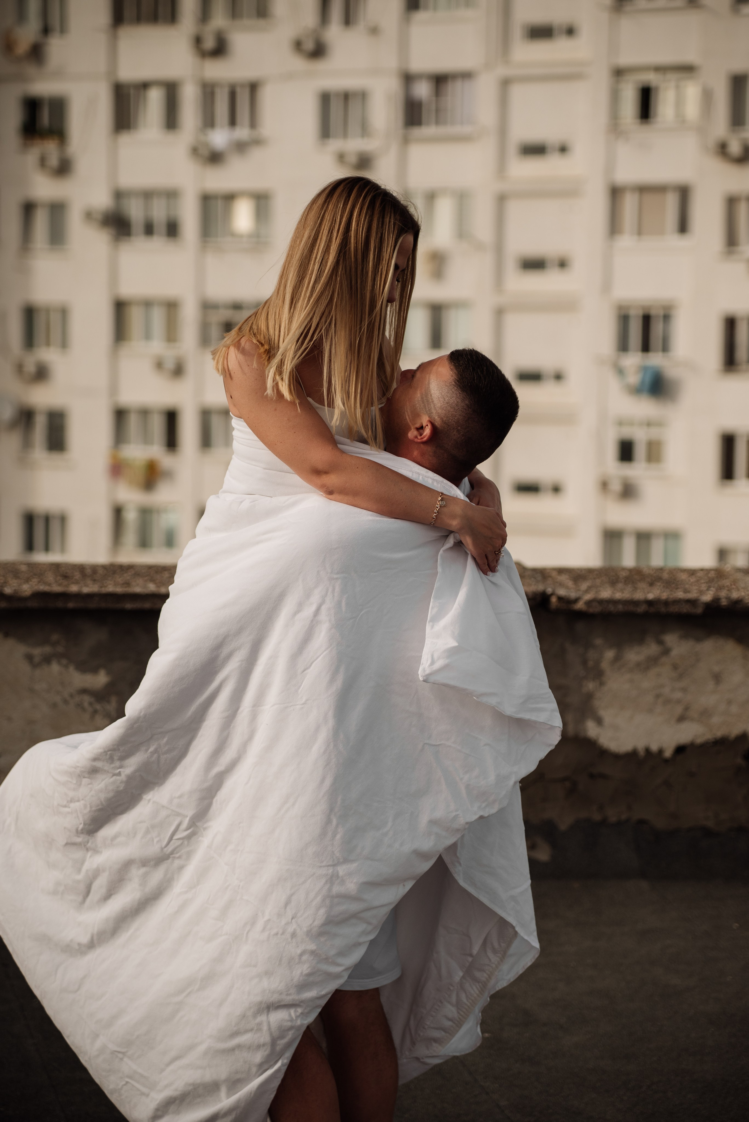 На крыше в одеялах. Свадебный фотограф Анна Хочева