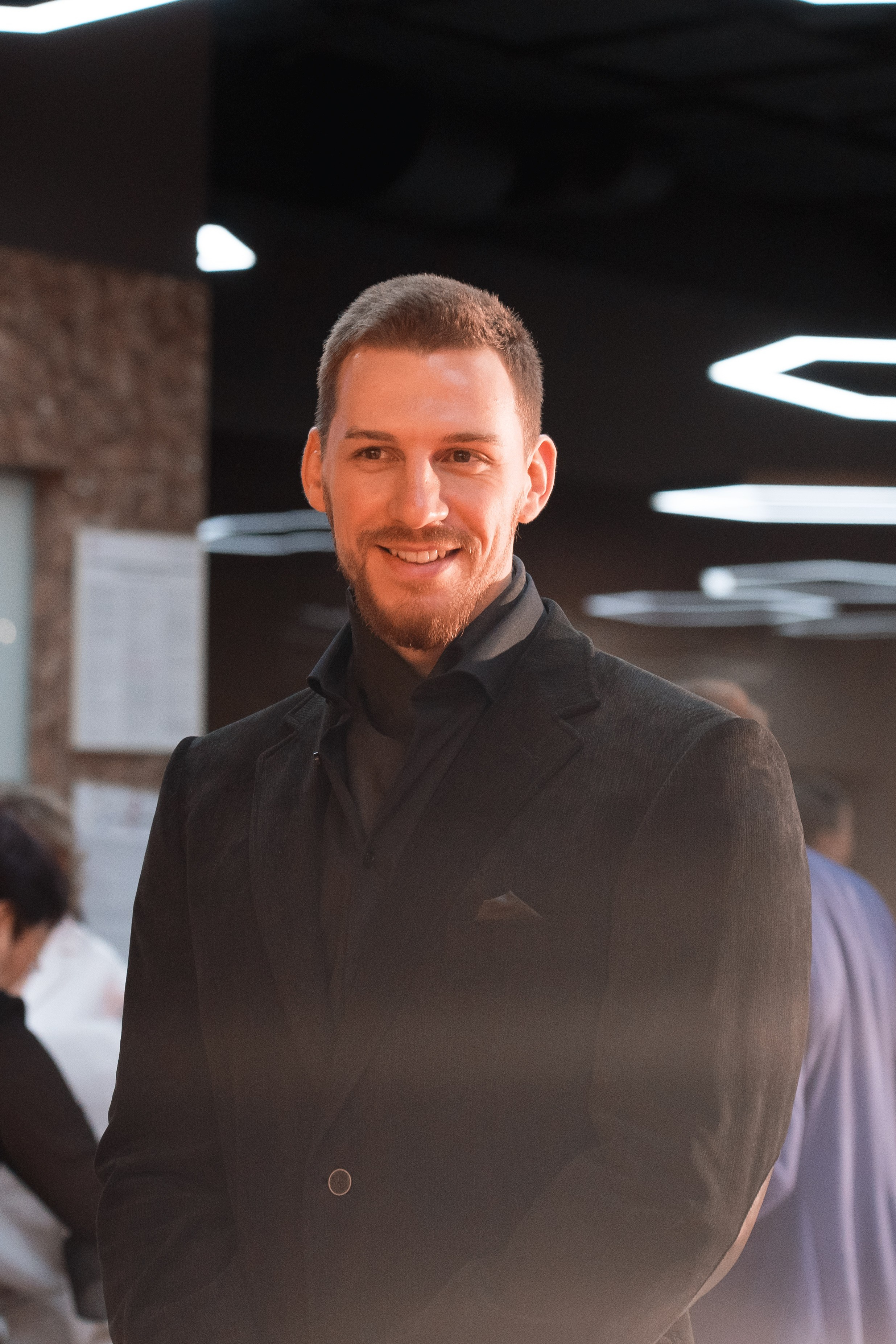 Веб-сериал «МЫ». Для тех, кто не ждёт удачи, а создаёт её. Каждая фотосессия — это твой момент, твой стиль, твой успех. 📸