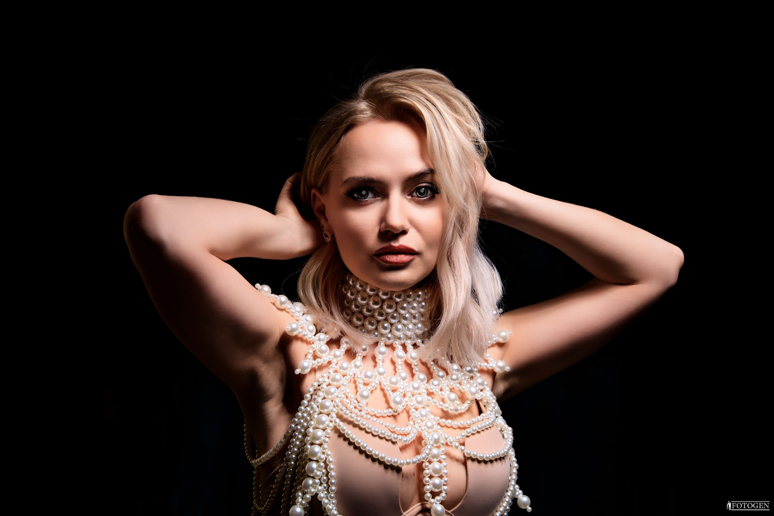 Портфолио Ню фотосессий в студии Fotogen: Искусство и элегантность. Интерьерная фотостудия FOTOGEN г. Краснодар