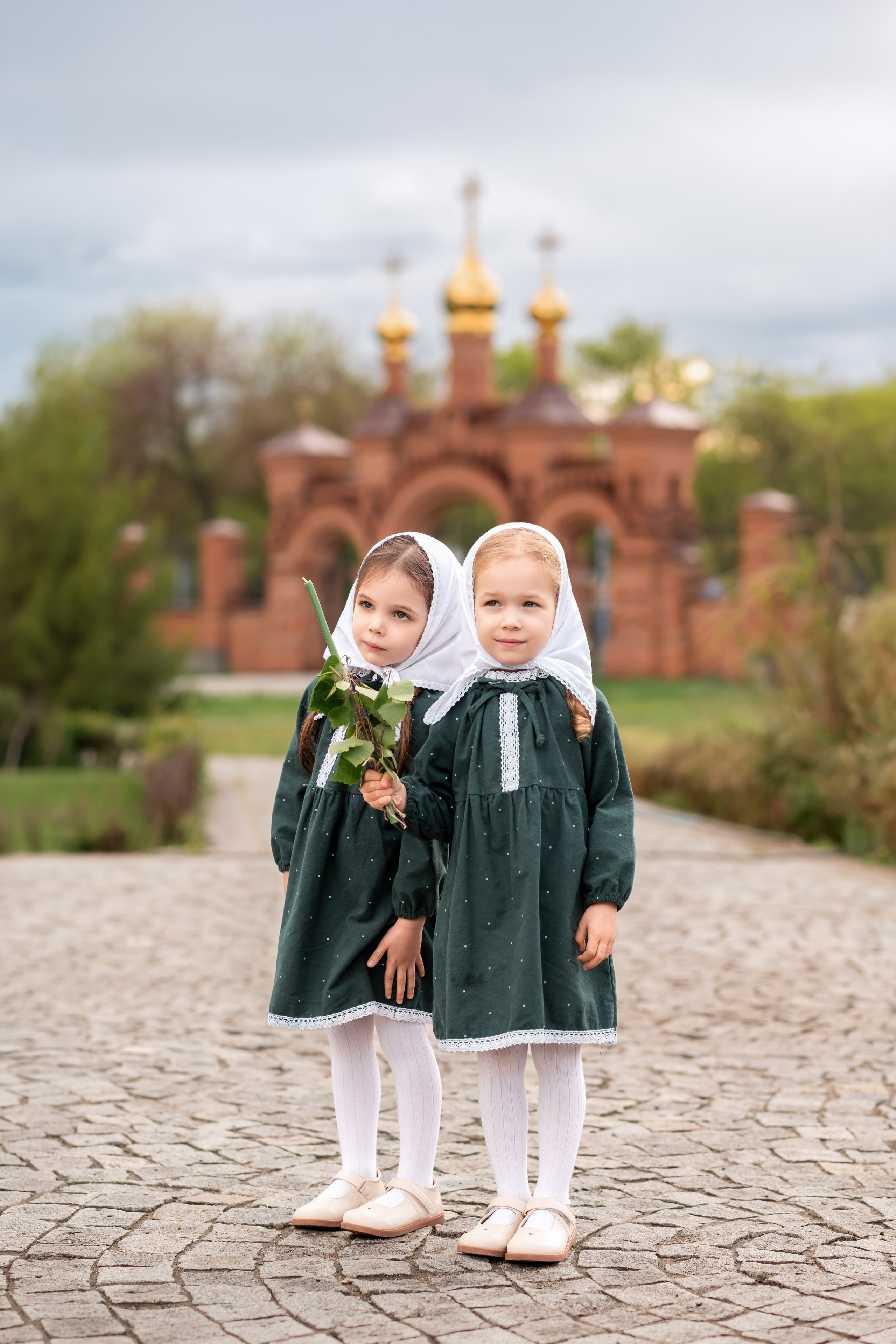 Съемка двух сестричек. Церковный фотограф на Таинство Крещения и Венчания в Оренбурге и Оренбургской области Екатерина Белкина