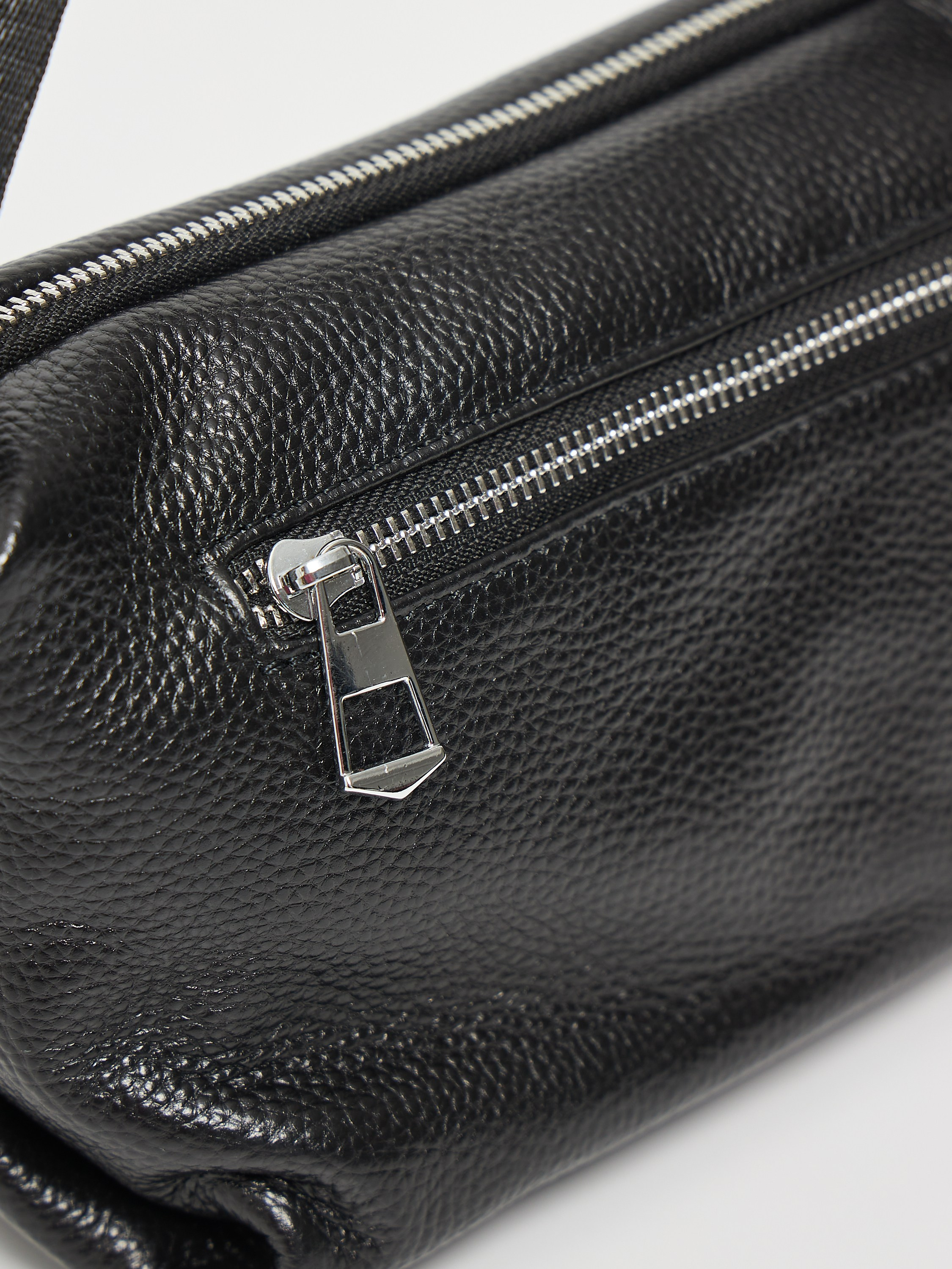 Фотосъемка сумок для маркетплейсов. Алексей Темнов — фотограф в Пятигорске