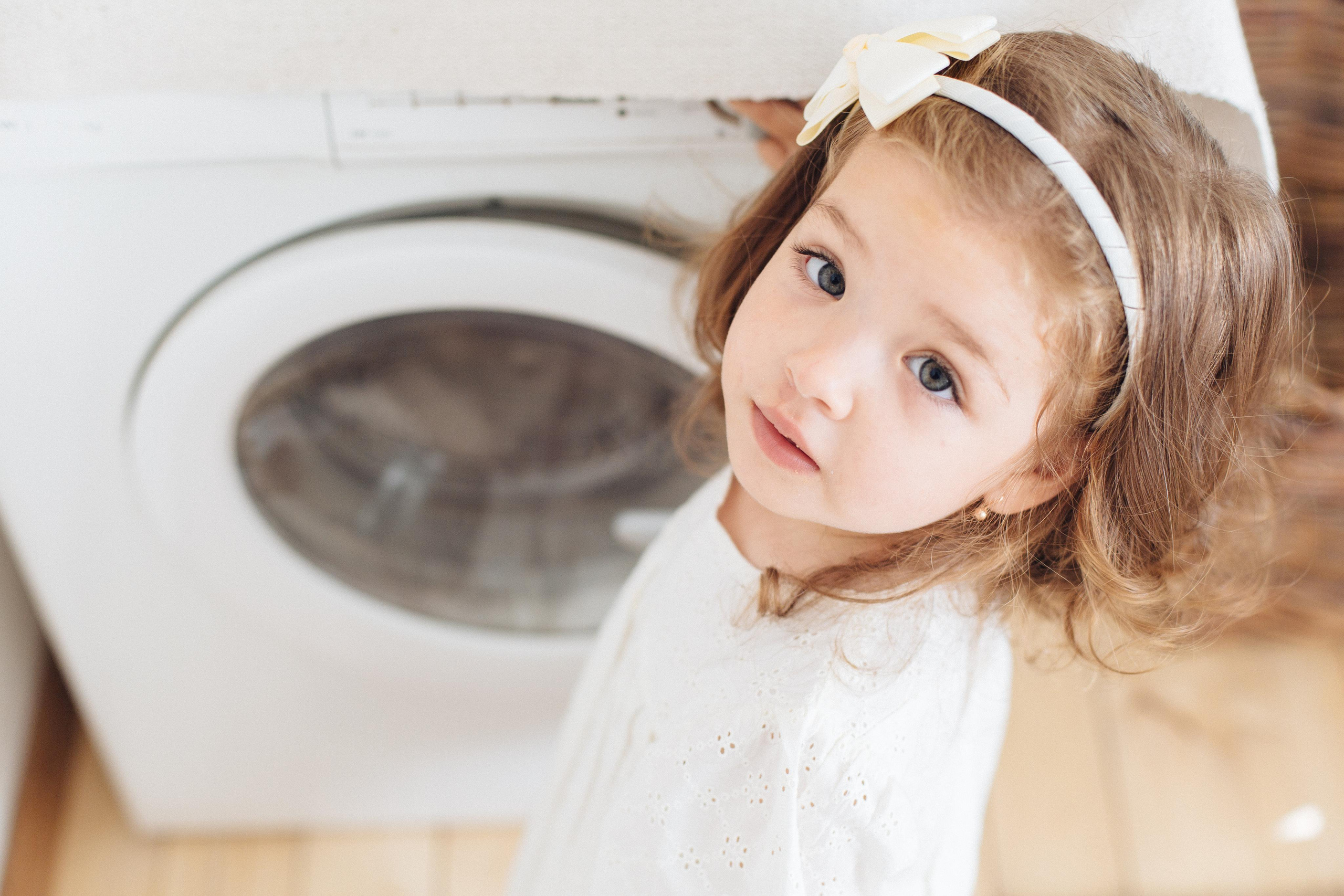 Злата и один солнечный день за городом с родителями. Александр Чернин. Семейный и событийный фотограф