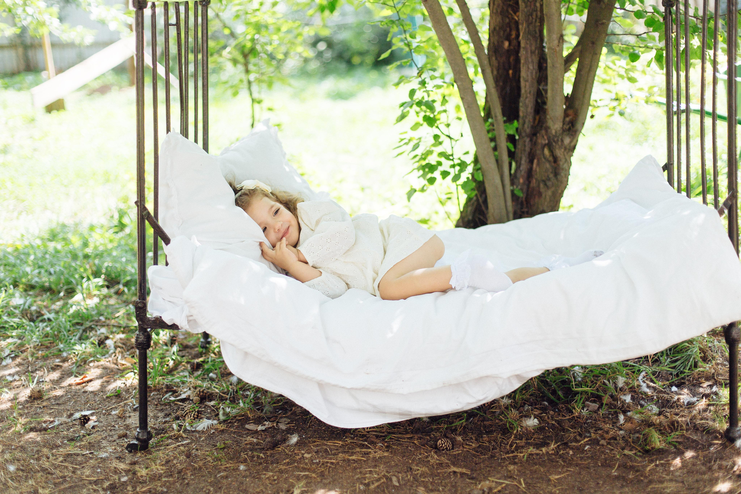 Злата и один солнечный день за городом с родителями. Александр Чернин. Семейный и событийный фотограф