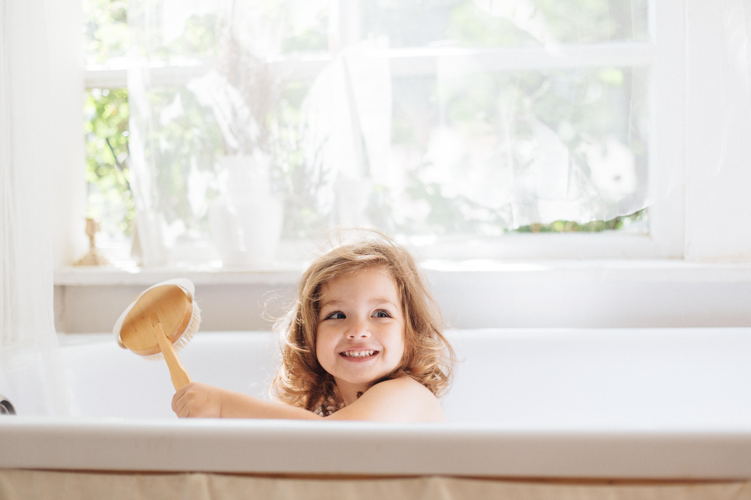 Злата и один солнечный день за городом с родителями. Александр Чернин. Семейный и событийный фотограф