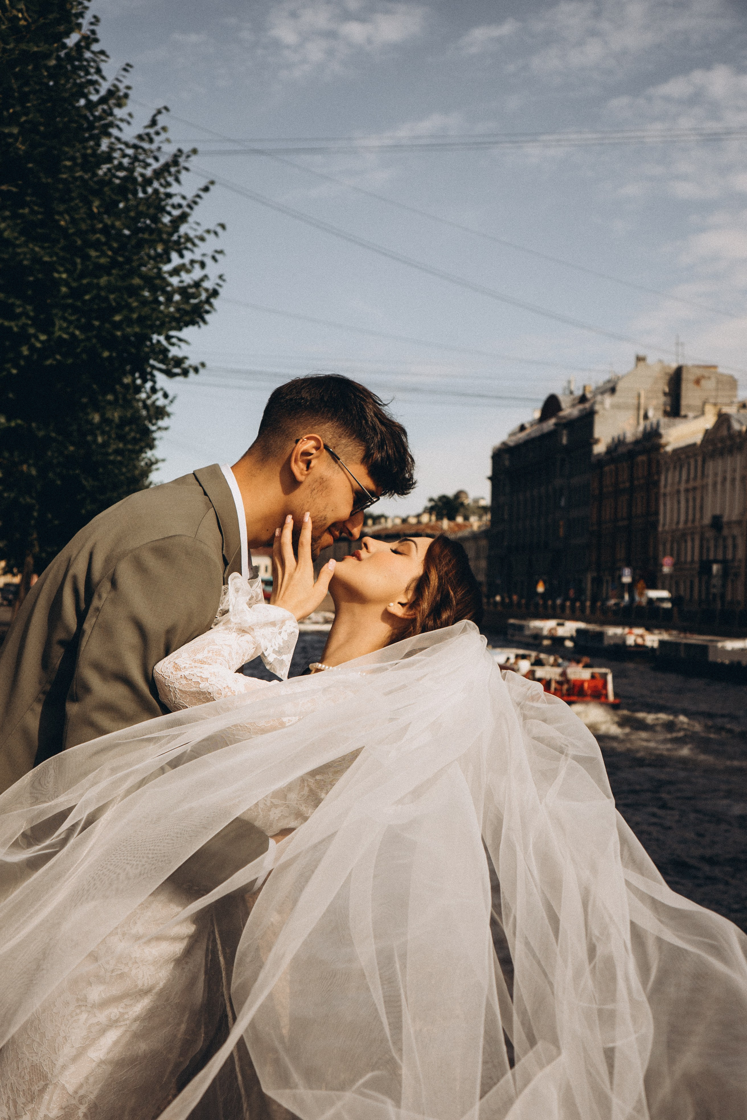 СВАДЕБНАЯ ПРОГУЛКА ВОЗЕ ИСАИКЕВСКОГО СОБОРА АСТОРИИ И ЗАКОНОДАЛЕТНОГО СОБРАНИЯ. Профессиональный фотограф, Санкт-Петербург — Виктория Богомолова